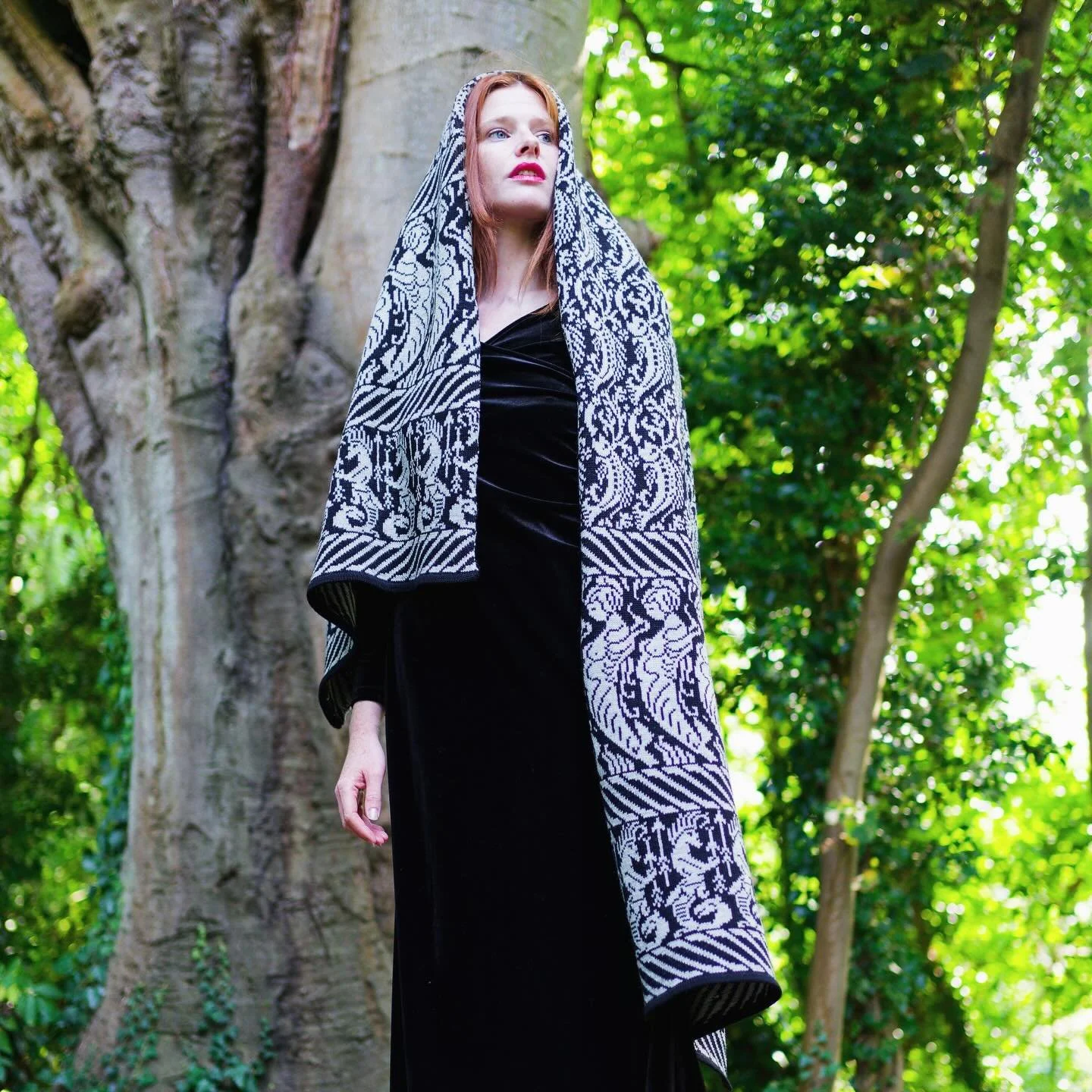 Cordelia scarf 🖤 knitted in black &amp; stone merino wool 🧶 available to purchase in the Classic Collection on the website 🧜 🐟 

@siobhan_blackburn 
@thisisryansframe 

#knittedtextiles #mermaiddesign #suatainablefashion #darkaesthetics #knitteds