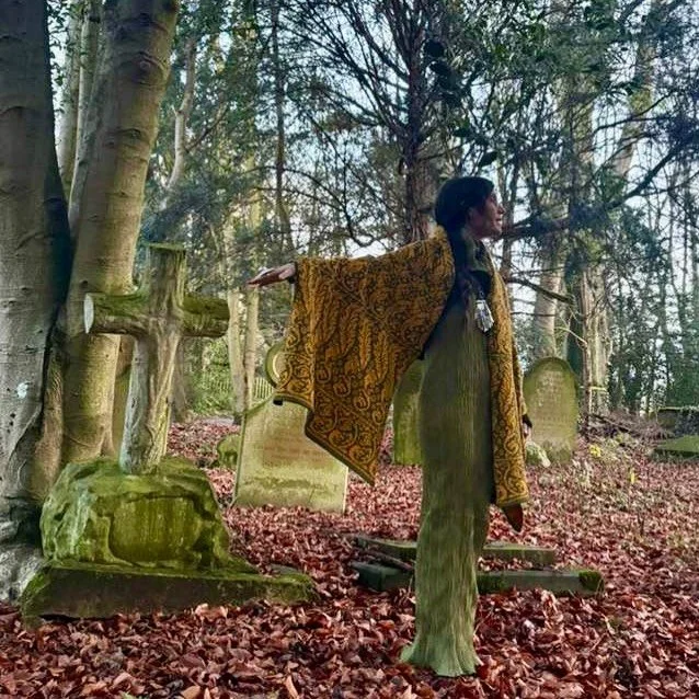 A beautiful human wearing Grace 💚

@alexia.marmara 

#knittedtextiles #knittedshawl #sustainableluxury #graveyards