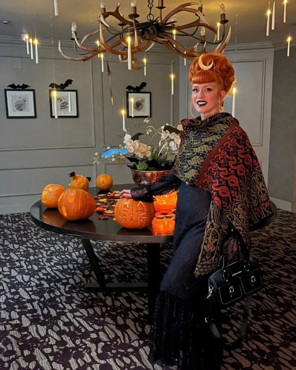 Happy Spooky Season 🦇
One of my favourite October pictures 🎃🍂🖤 Thank you @mymummyhadorangehair 🔥

#octobermagic #witchyvibes🔮 #arcana #halloweenmood