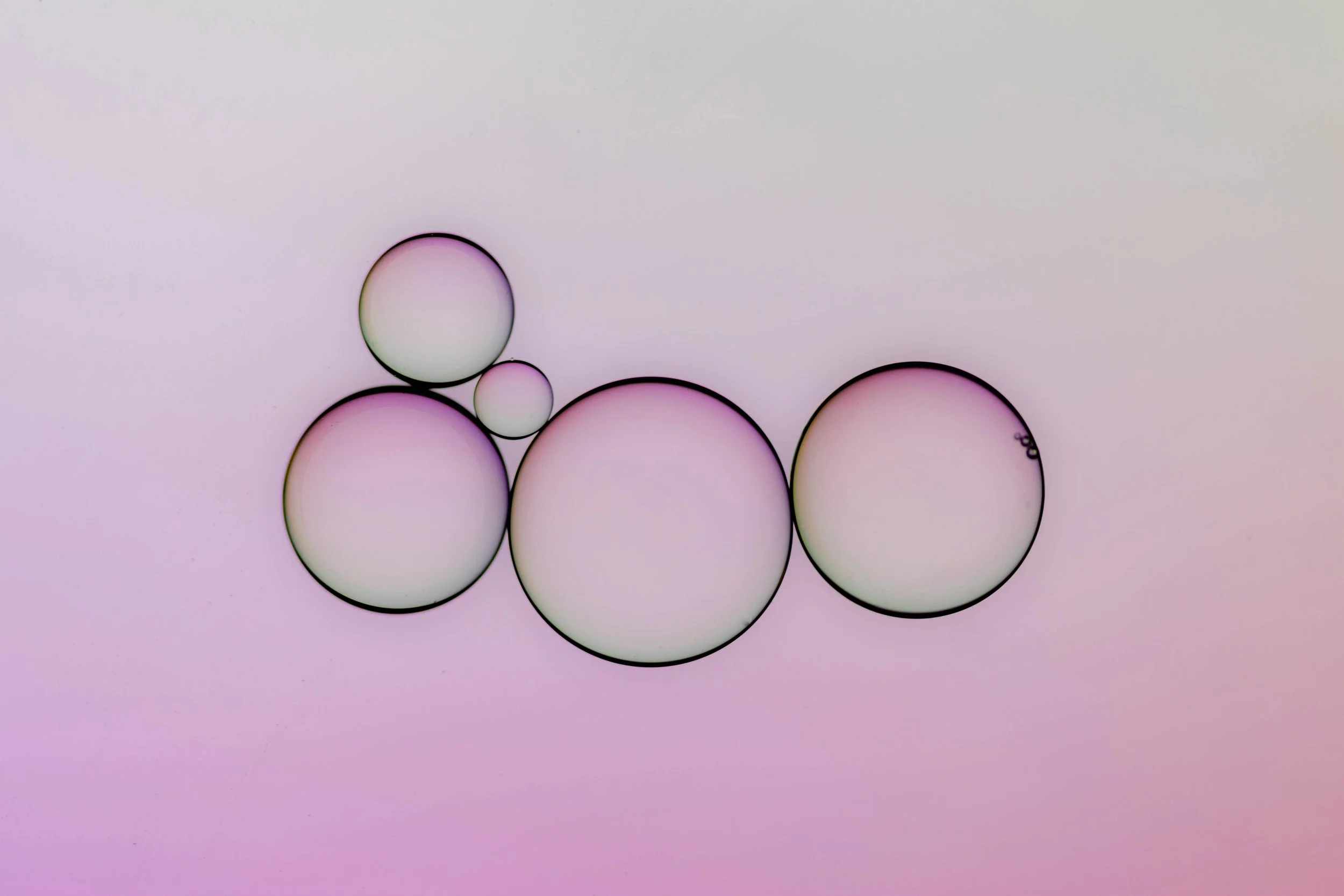 Soft pink background with 5 circles interlocking, representing connection, trust and building stronger parent-child relationships.