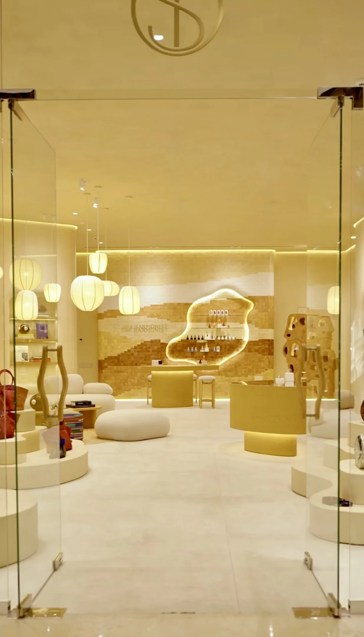 flagship-theharmonist-twinespace-lolatill-droledemonsieur-visual merchandising-visual merchandiser-store concept-scenography-display-props-retail-windows 