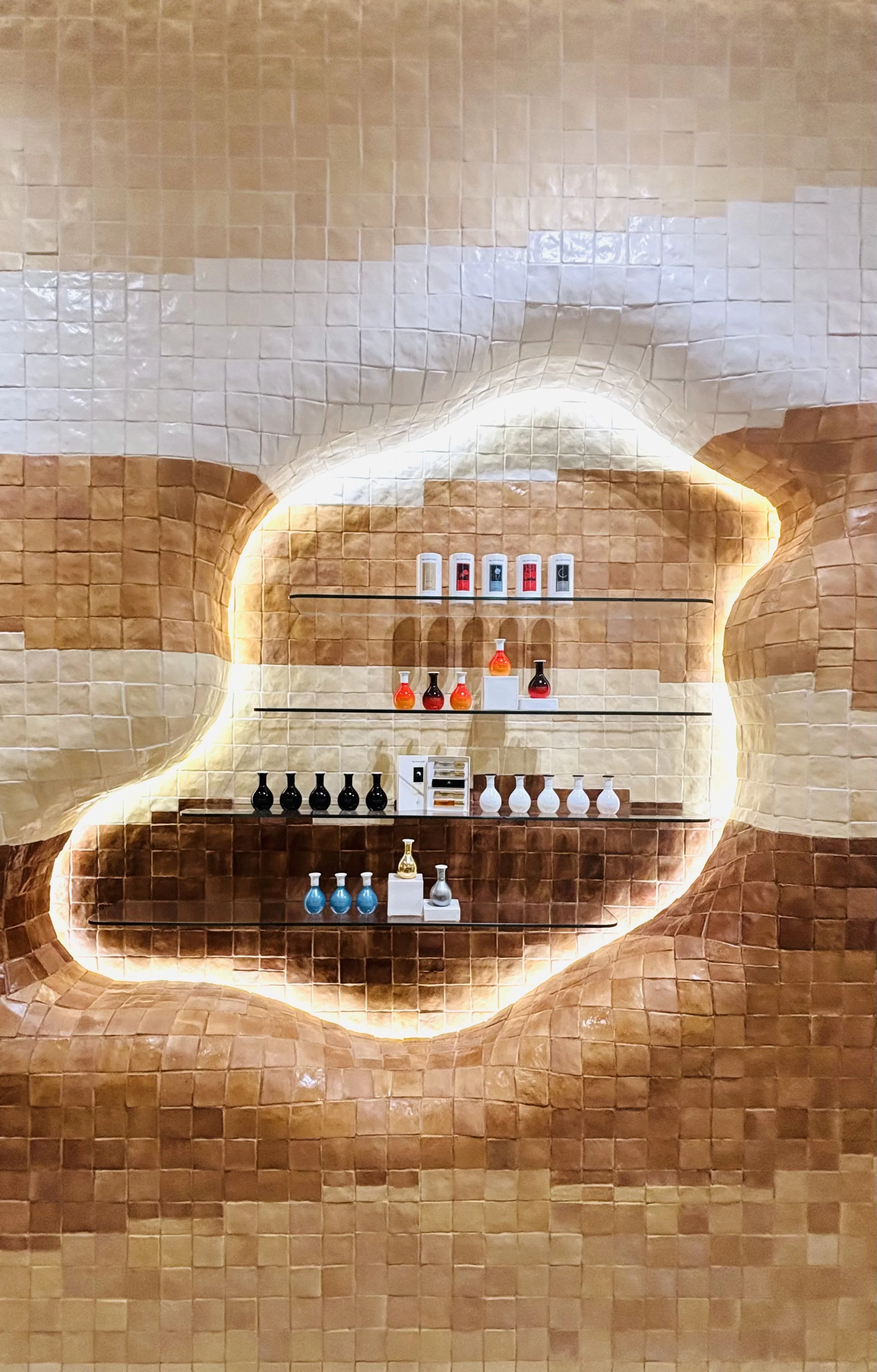 flagship-theharmonist-twinespace-lolatill-droledemonsieur-visual merchandising-visual merchandiser-store concept-scenography-display-props-retail-windows 