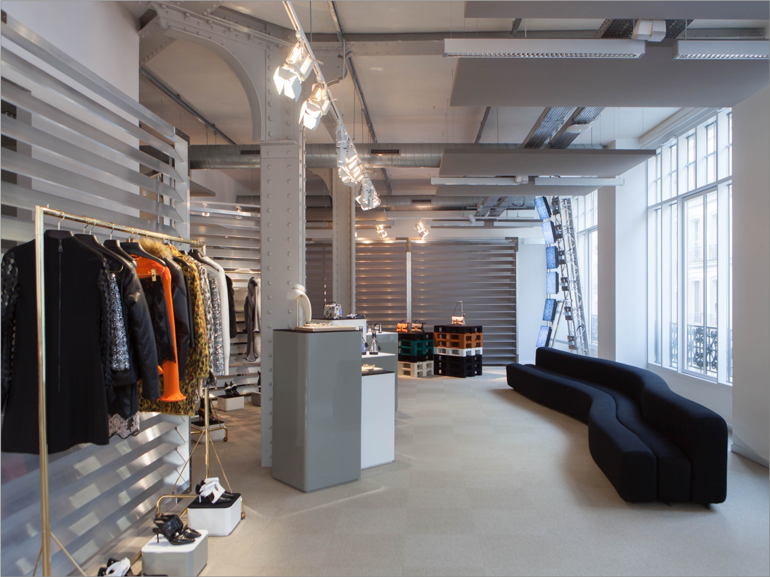 Louis Vuitton Accessories Pop Up — Julien Steenman