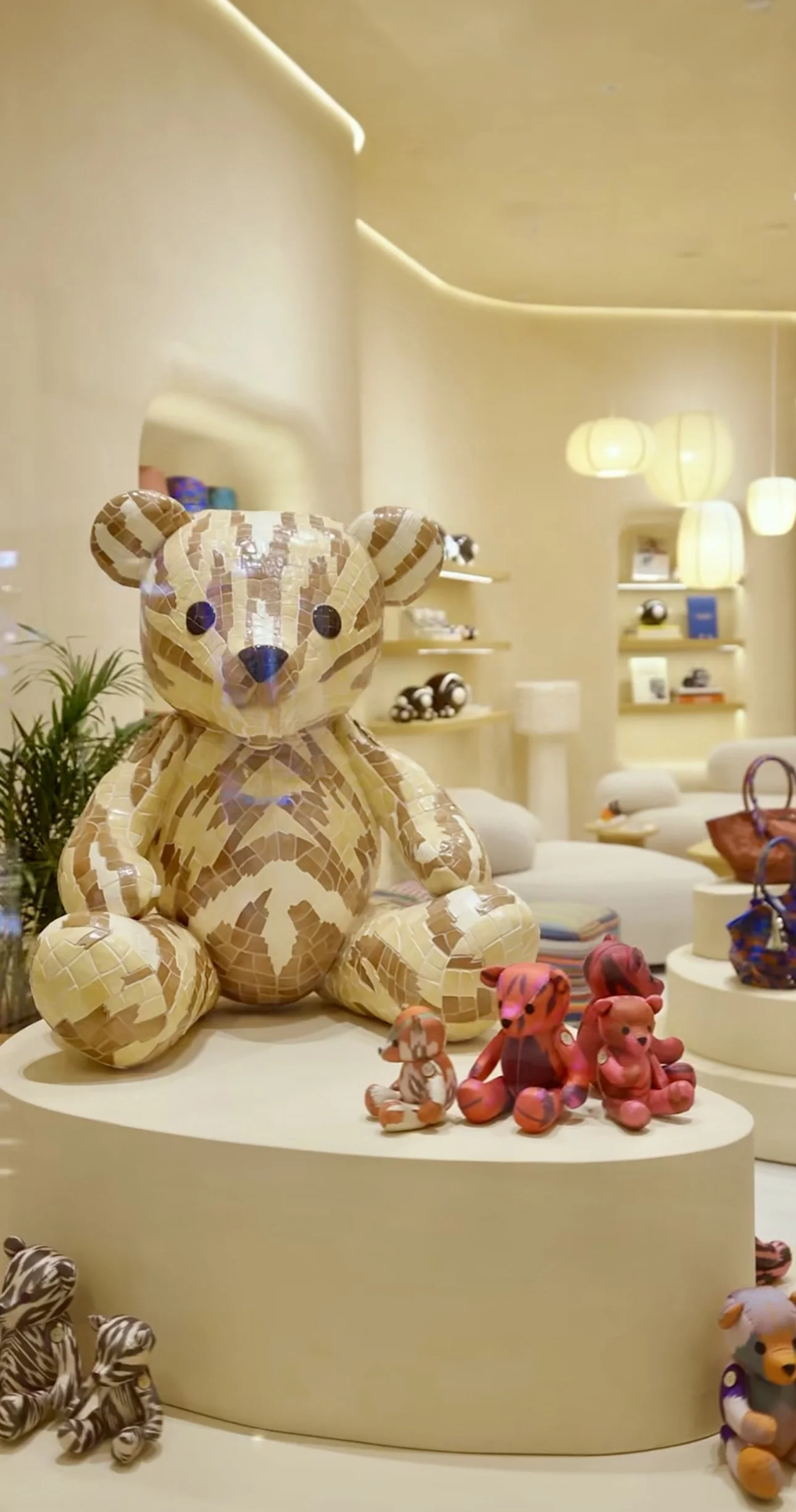 flagship-theharmonist-twinespace-lolatill-droledemonsieur-visual merchandising-visual merchandiser-store concept-scenography-display-props-retail-windows 