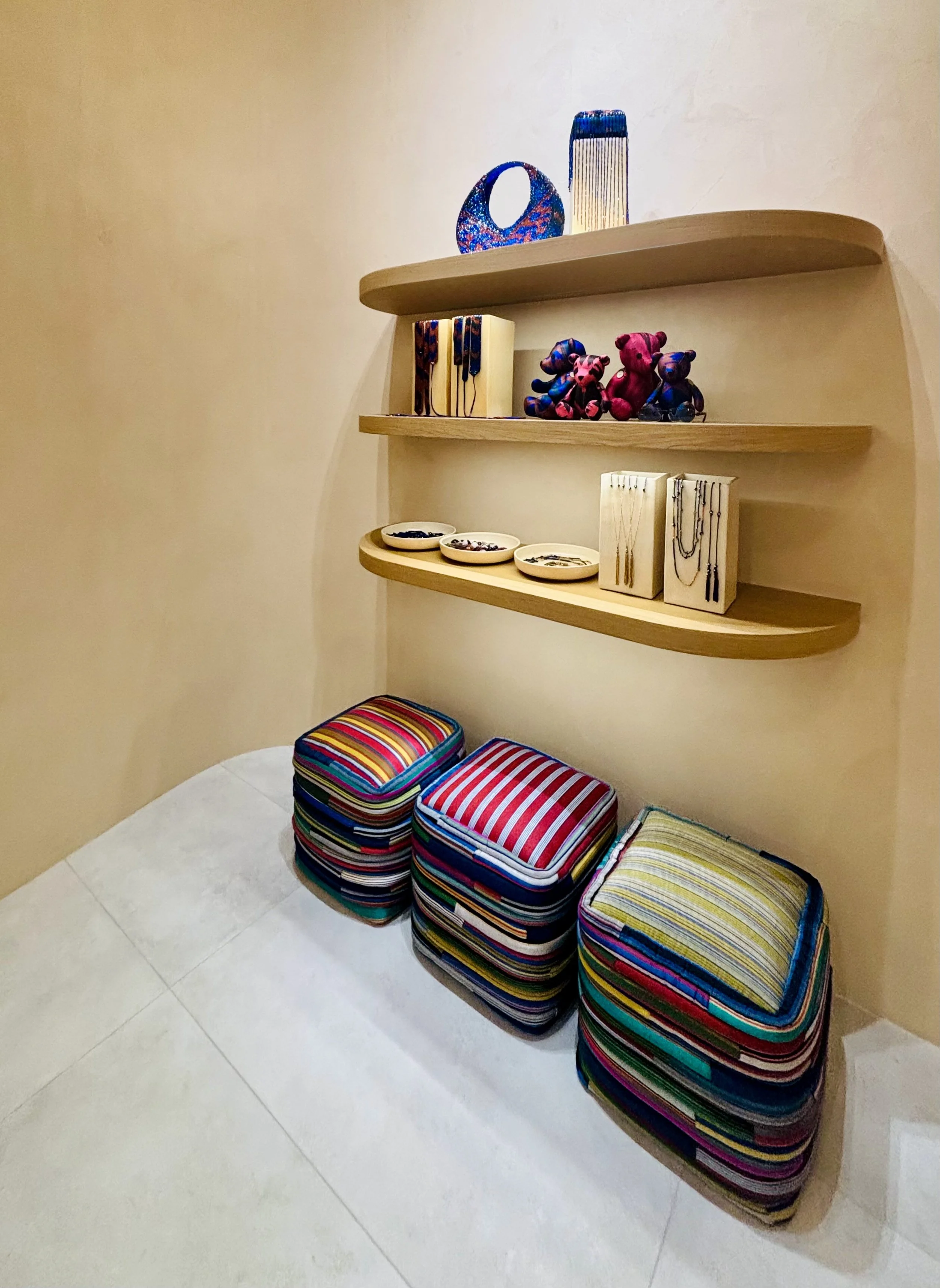 flagship-theharmonist-twinespace-lolatill-droledemonsieur-visual merchandising-visual merchandiser-store concept-scenography-display-props-retail-windows 