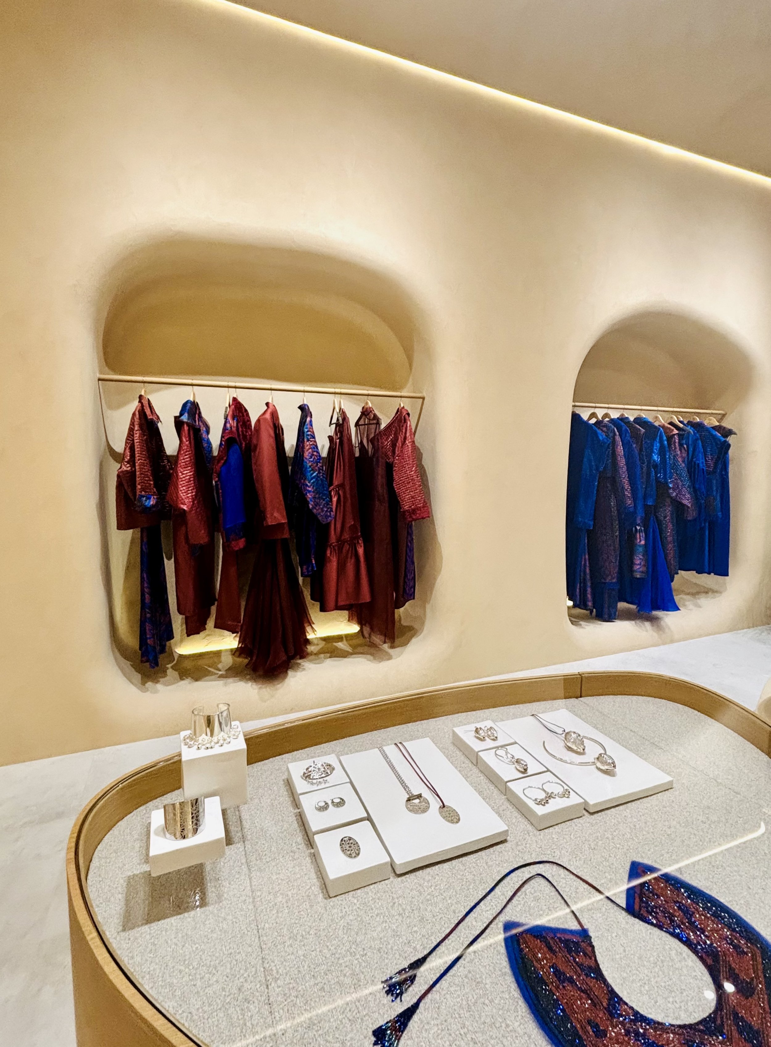 flagship-theharmonist-twinespace-lolatill-droledemonsieur-visual merchandising-visual merchandiser-store concept-scenography-display-props-retail-windows 