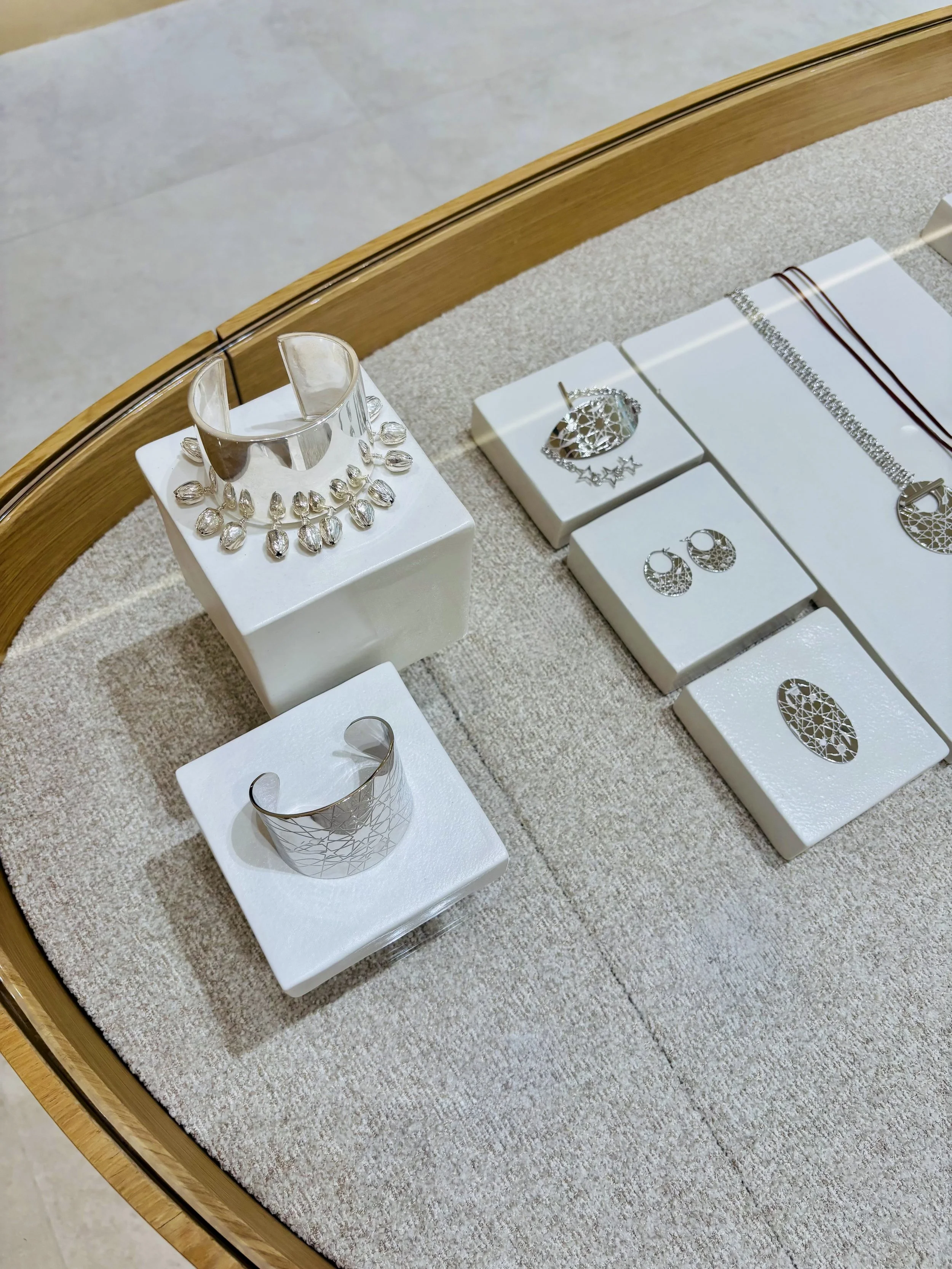 flagship-theharmonist-twinespace-lolatill-droledemonsieur-visual merchandising-visual merchandiser-store concept-scenography-display-props-retail-windows 