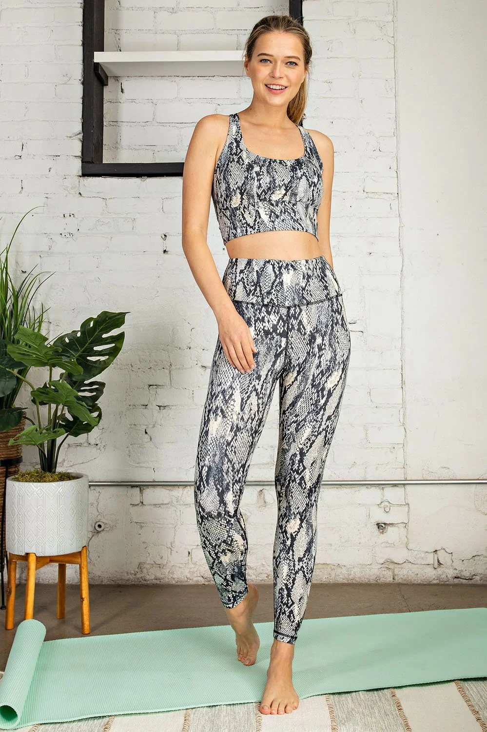 パンツ Private brand by S.F.S Snake Print Free s-l1200.png