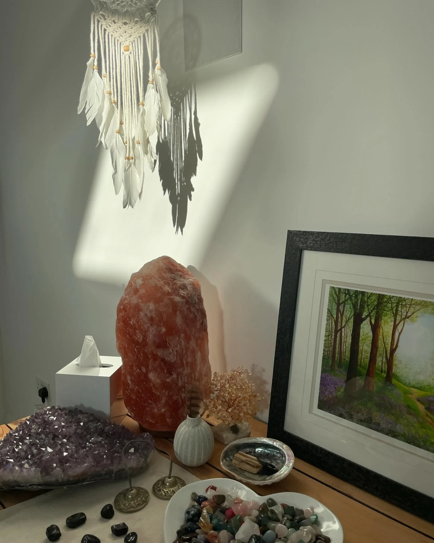 A little bit of life lately 🍂✨ As autumn rolls in, this month has been all about healing treatments, tarot readings, and crystal magic. My salt lamp makes the healing space feel extra cosy at this time of year. I can definitely feel myself slipping 