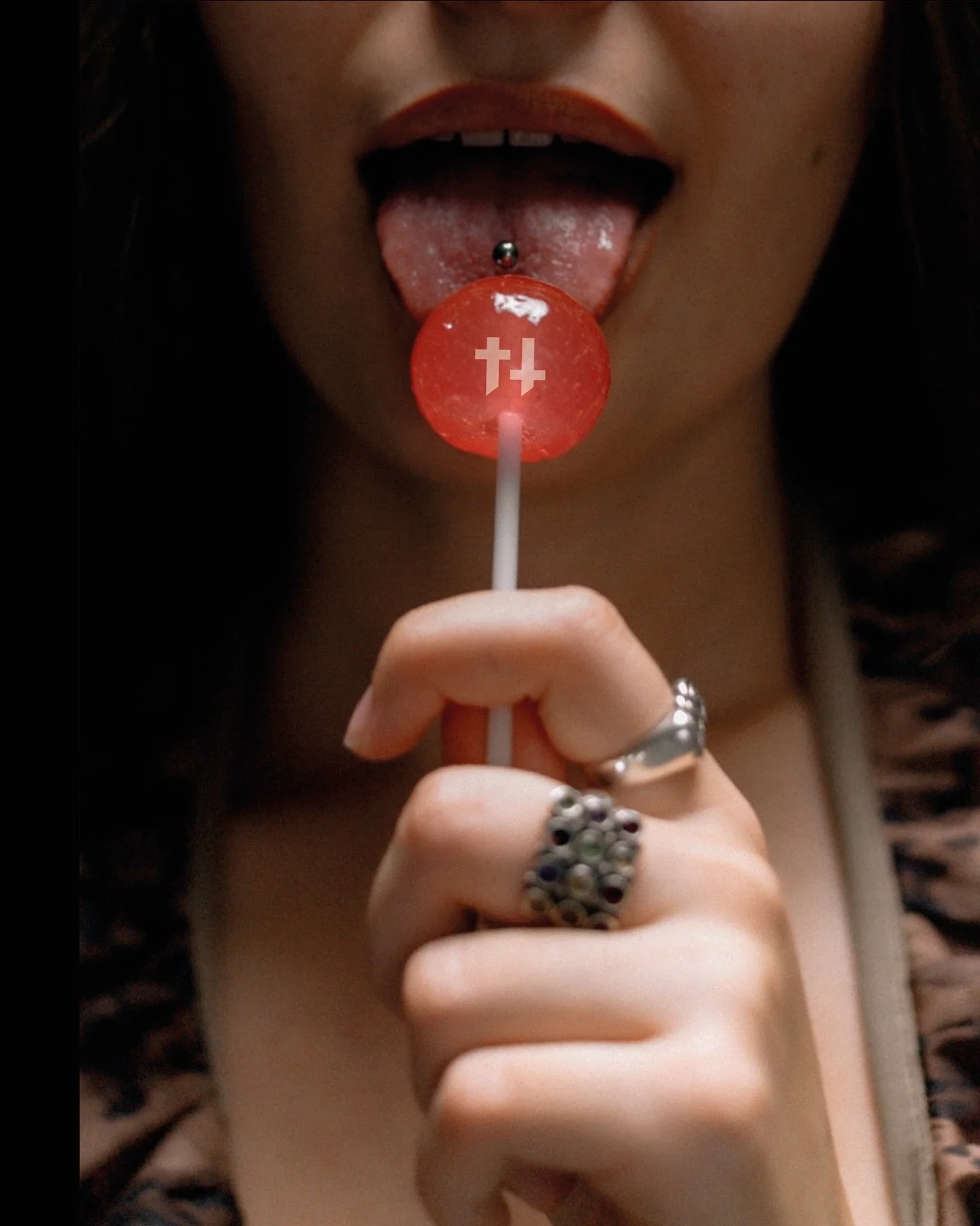 ++ 𝐓𝐀𝐒𝐓𝐄 𝐓𝐇𝐄 𝐒𝐖𝐄𝐄𝐓𝐄𝐒𝐓 𝐏𝐎𝐈𝐒𝐎𝐍 ++ 🍭 😈
We&rsquo;re serving you something 𝐇𝐄𝐀𝐕𝐘 to lick: an exquisit explosion of 𝐌𝐄𝐓𝐀𝐋, spiced up with bitter-sweet notes of 𝐃𝐀𝐑𝐊 𝐄𝐋𝐄𝐂𝐓𝐑𝐎. Made to twist your senses into deep f