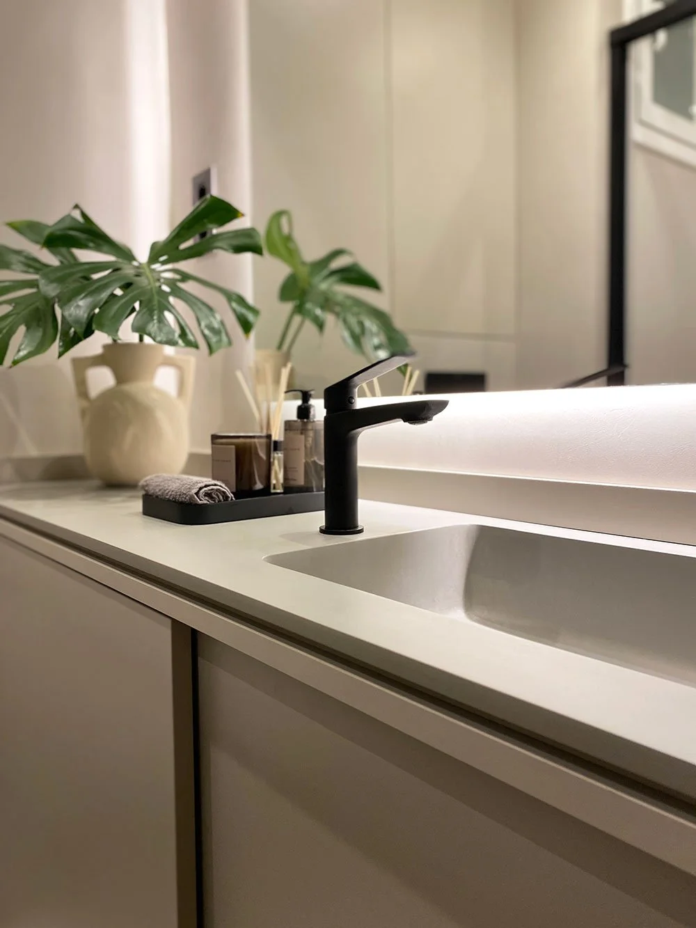 Contemporary bathroom in a renovated Barcelona apartment, featuring industrial minimalist interior design and bespoke detailing by MIA Studio.