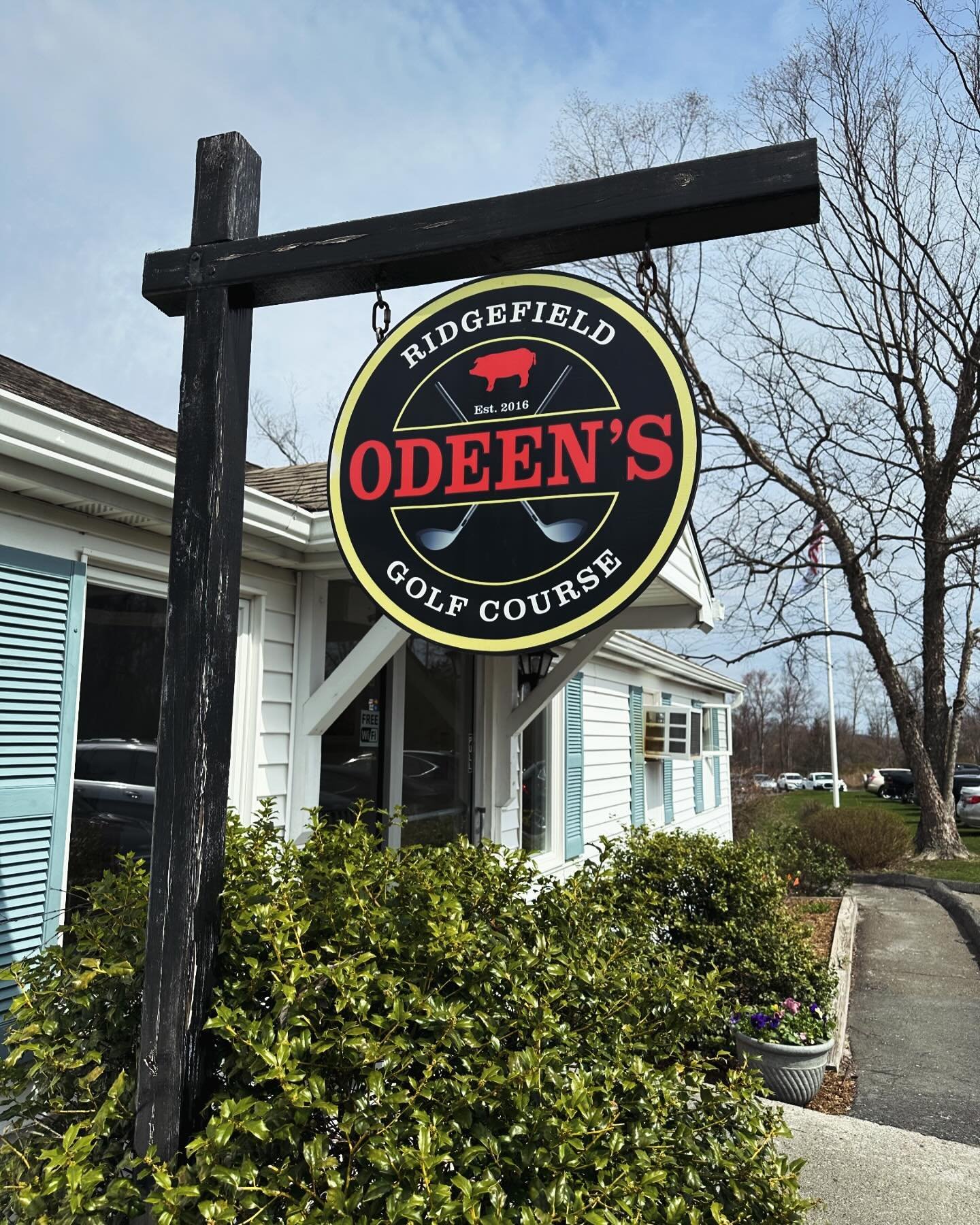 We're back! Who's ready for BBQ &amp; golf season? 🏌️🍗

Open now for lunch and dinner at @odeensbbq_at_rgc 

You don't have to be a golfer to dine with us 😉

#odeensbbq_at_rgc #ridgefieldgolfcourse #bbq #golfseason #odeensbbq #ridgefieldct