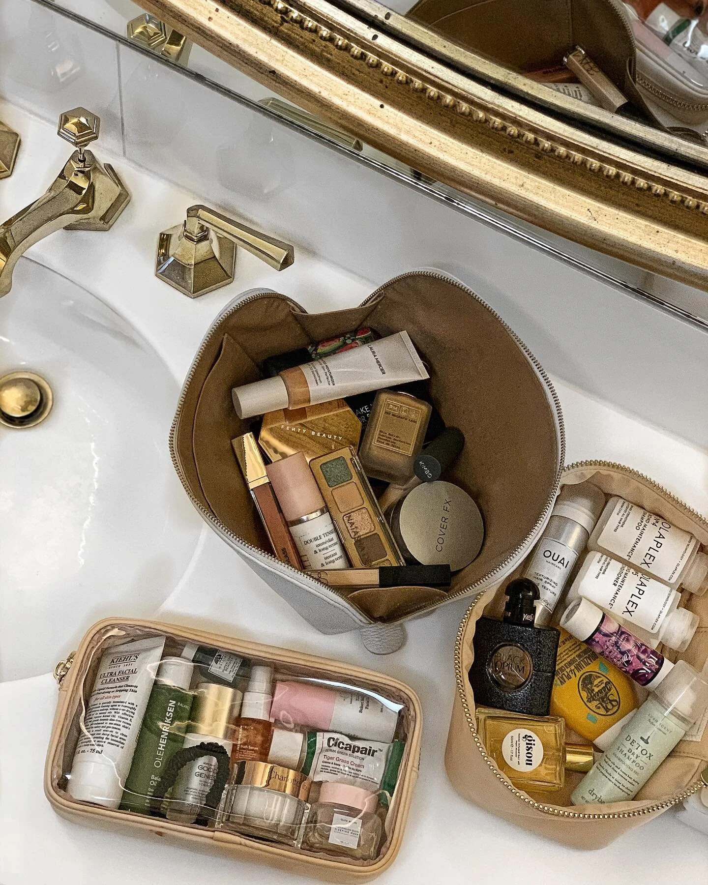 Reminiscing on better times in LA with @magdahl⁣⁣
- master class with @patrickta ☑️⁣⁣
- drive down the Pacific Coast Highway in a convertible ☑️⁣⁣
- stay at the funnest hotel in town ☑️⁣⁣
⁣⁣
And yes, I do have a separate carry-on for only my beauty p