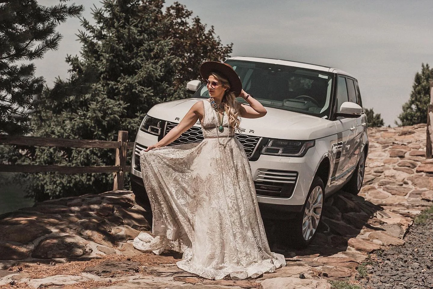 A little throwback to one of my favorite shoots with one of my favorite faces/hearts to work with, @iamsarahedwards x Jaguar Land Rover Minneapolis.⁣
⁣
📍 - Minneapolis, MN⁣
💄 - @kimberlyclairmontartistry ⁣
📷 - @cindiyang