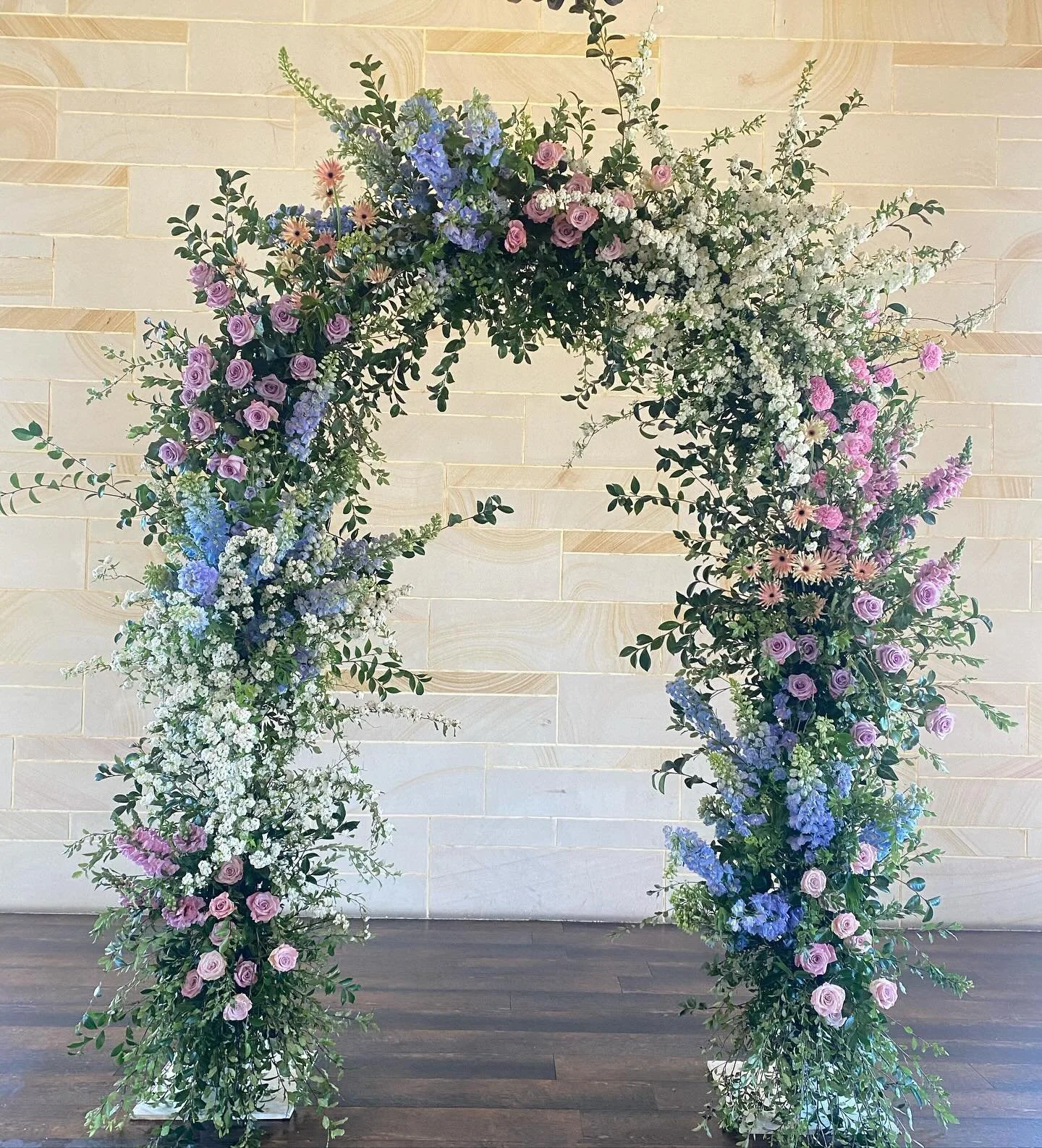 Butterfly fairy magic vibes 🧚 🦋 

Venue: @petersonhouseweddings