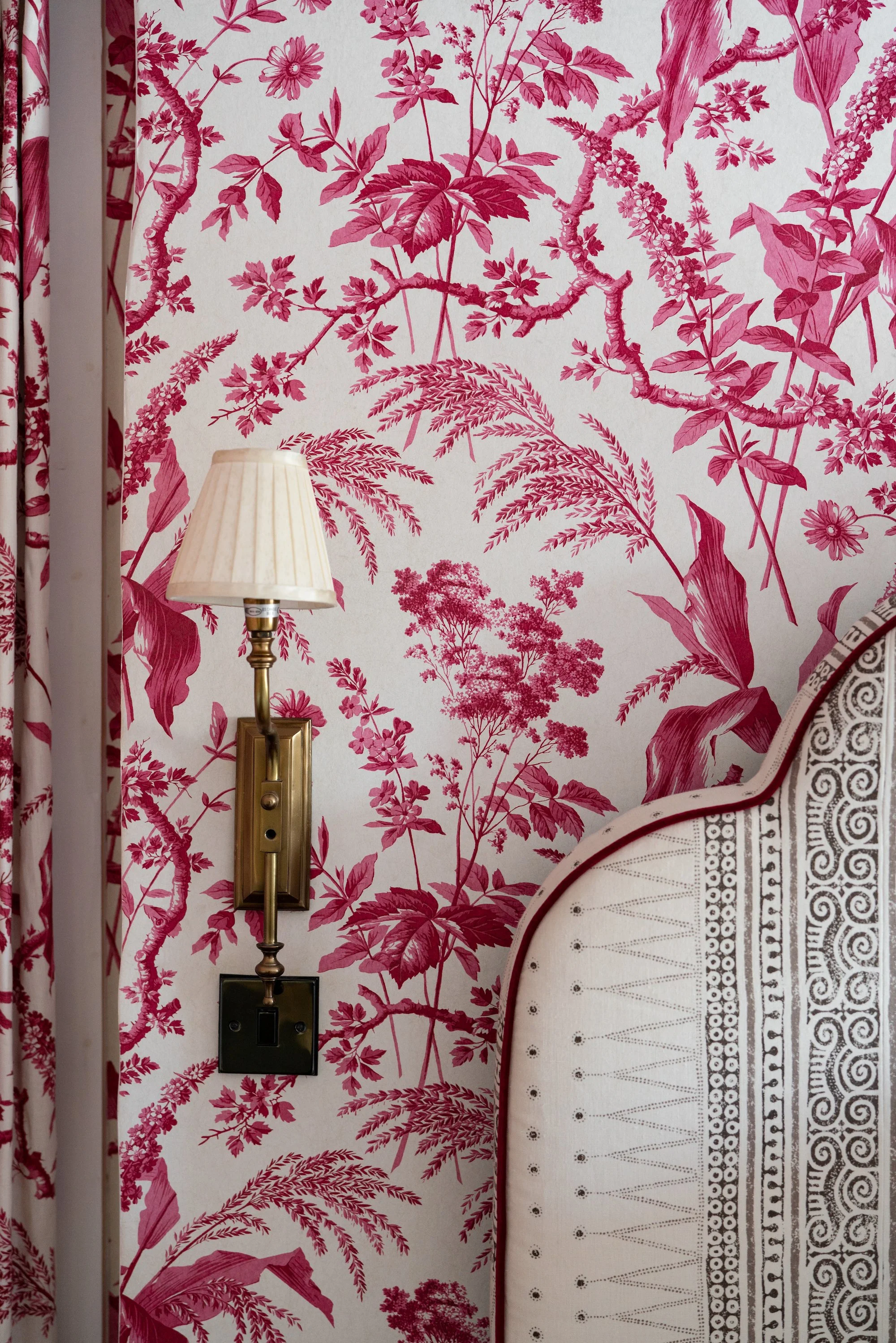 The Swan Lionhearth bedroom