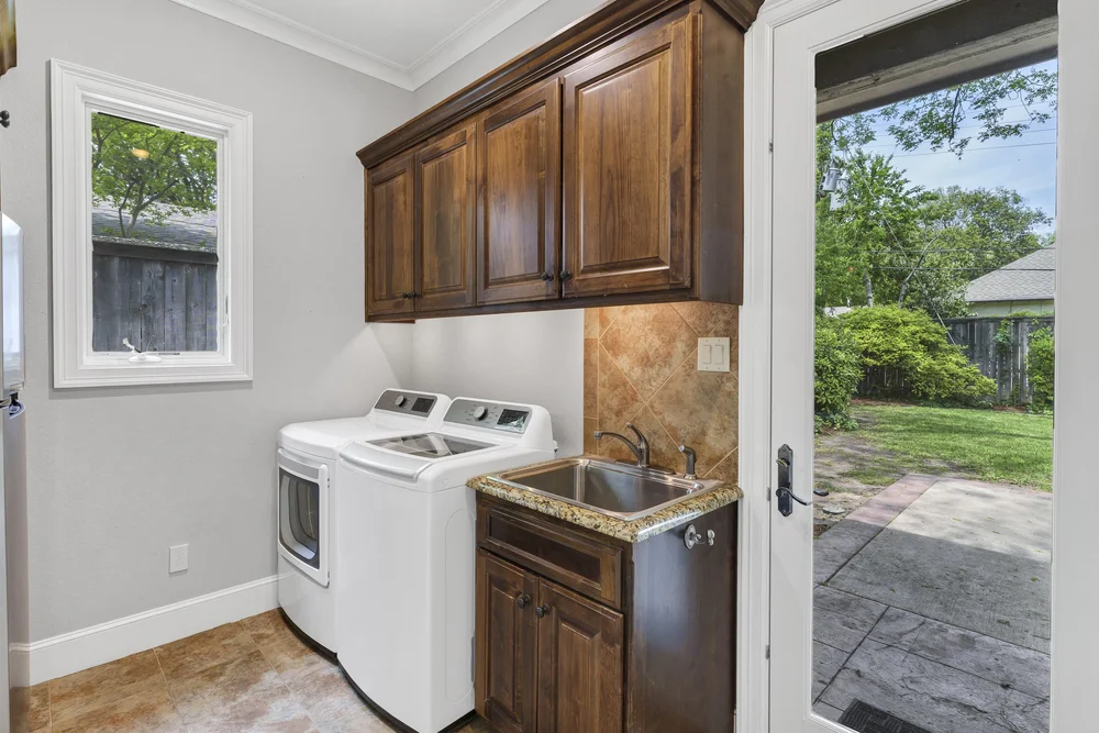 23-Modlux.Media.3908 Lynncrest Dr_DSC02211.jpg