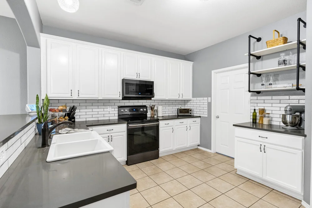 13-Modlux.Media.221 Brookdale_DSC05968.jpg