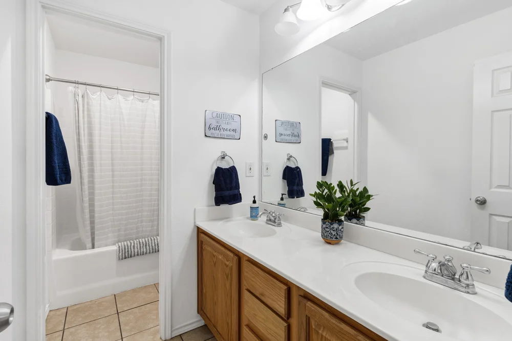 26-Modlux.Media.221 Brookdale_DSC06033.jpg