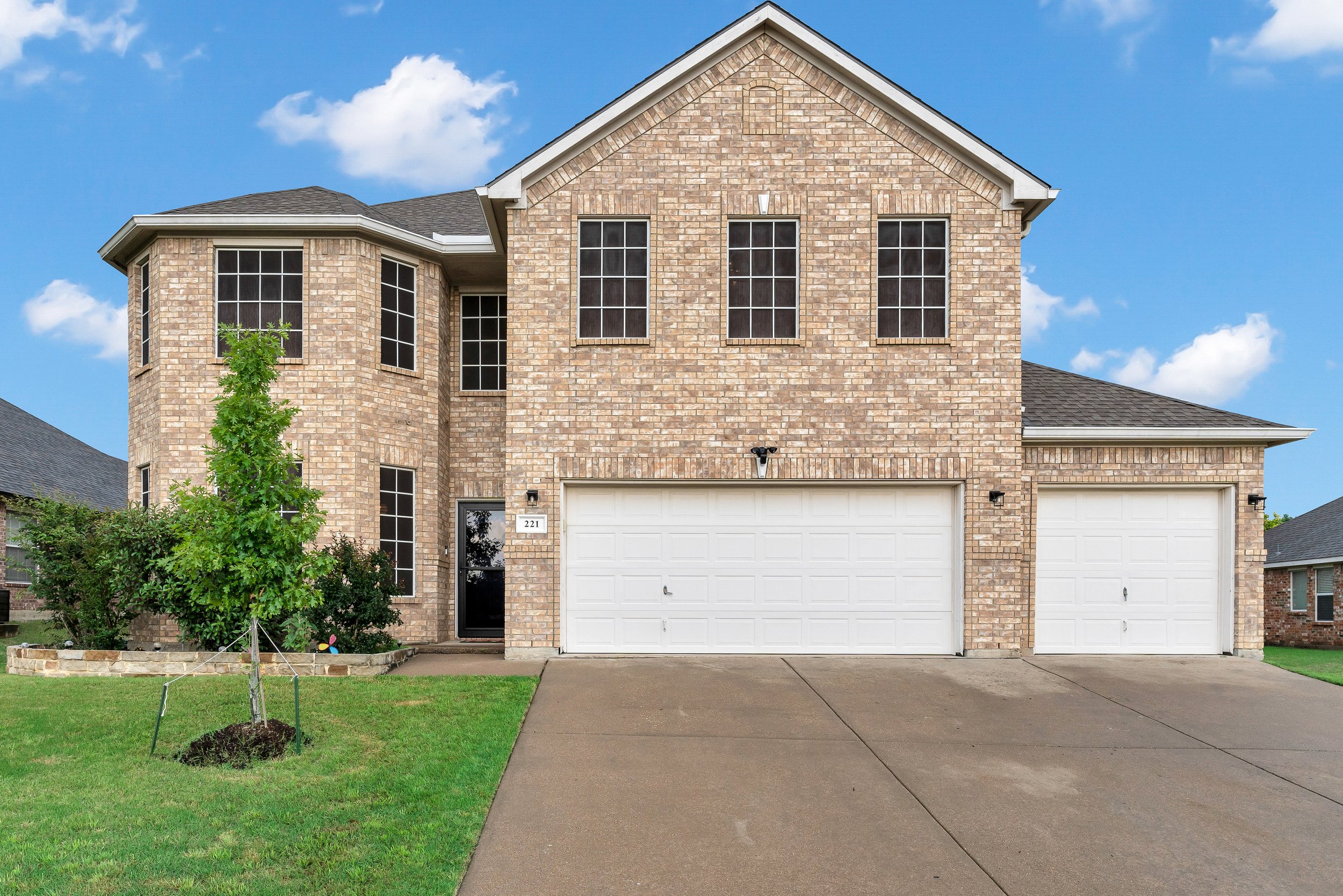 Just Listed: 221 Brookdale Dr, Midlothian, TX
