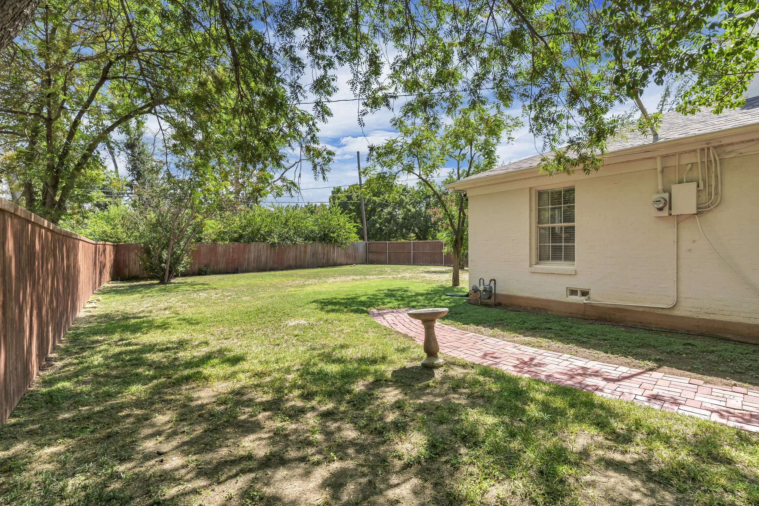 26-Modlux.Media.6441 Locke Ave_DSC09388.jpg