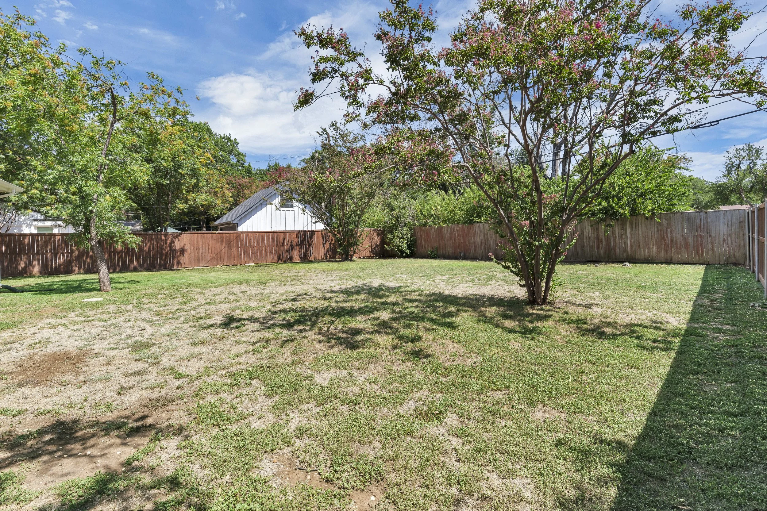 24-Modlux.Media.6441 Locke Ave_DSC09378.jpg