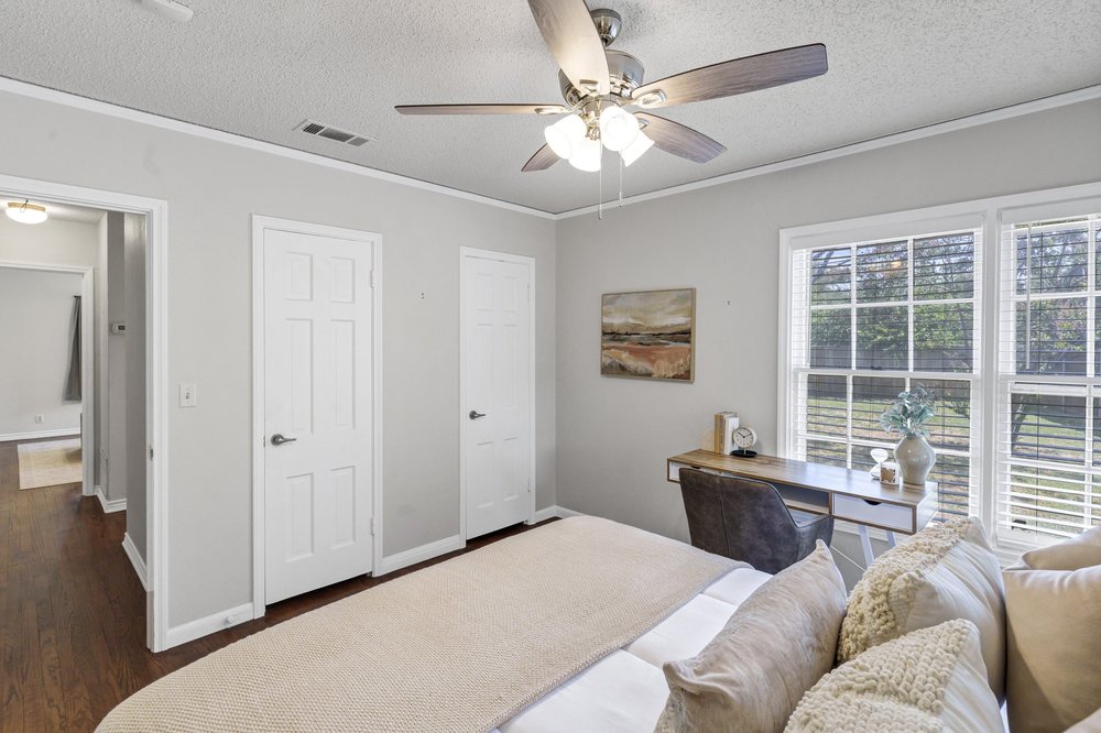 22-Modlux.Media.6441 Locke Ave_DSC09368.jpg