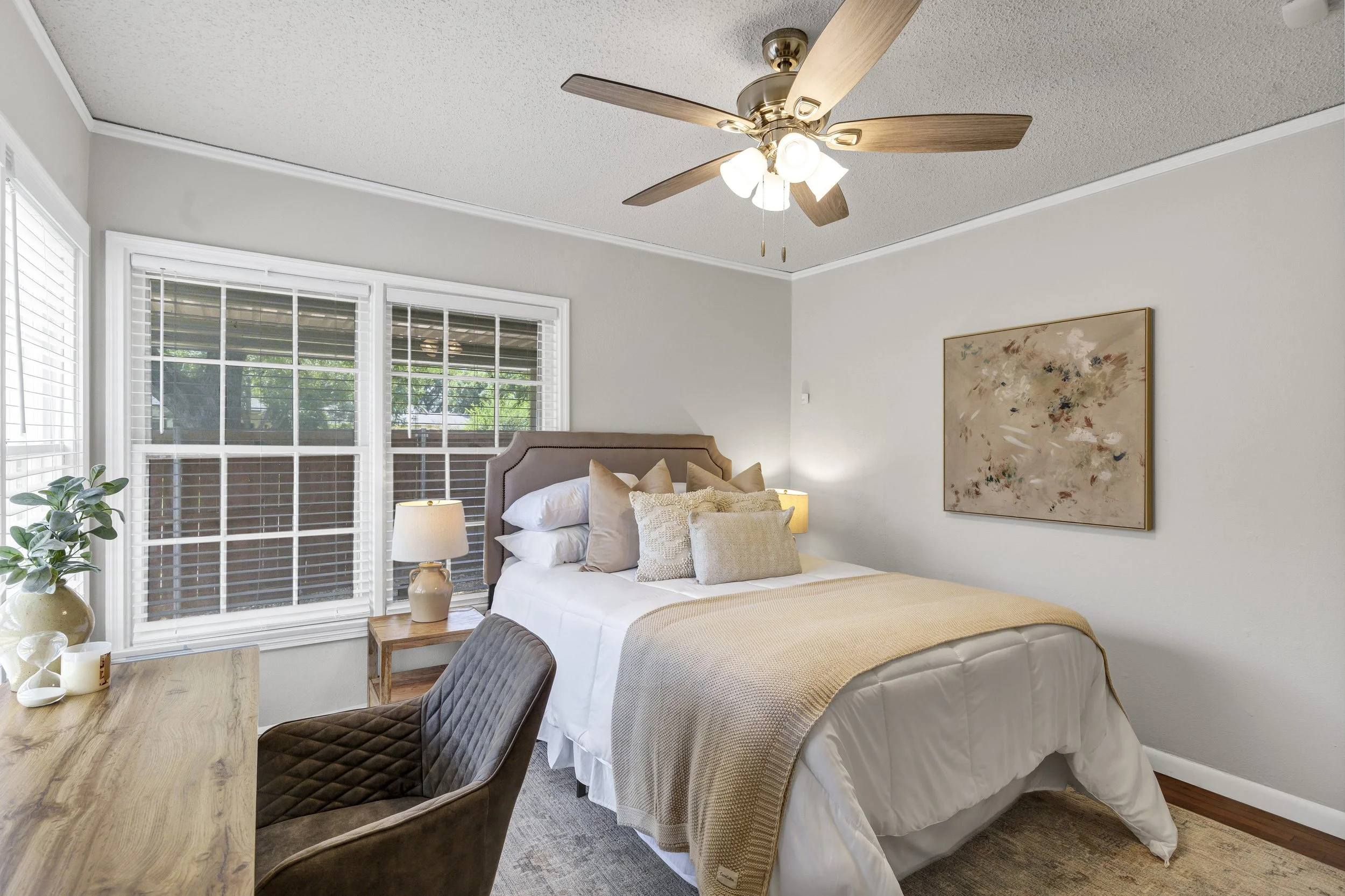 21-Modlux.Media.6441 Locke Ave_DSC09363.jpg