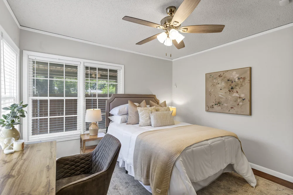 21-Modlux.Media.6441 Locke Ave_DSC09363.jpg