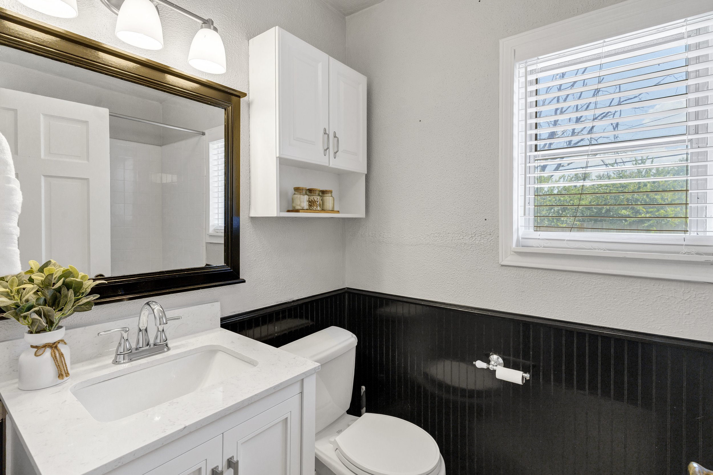 18-Modlux.Media.6441 Locke Ave_DSC09348.jpg