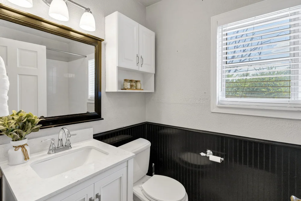 18-Modlux.Media.6441 Locke Ave_DSC09348.jpg