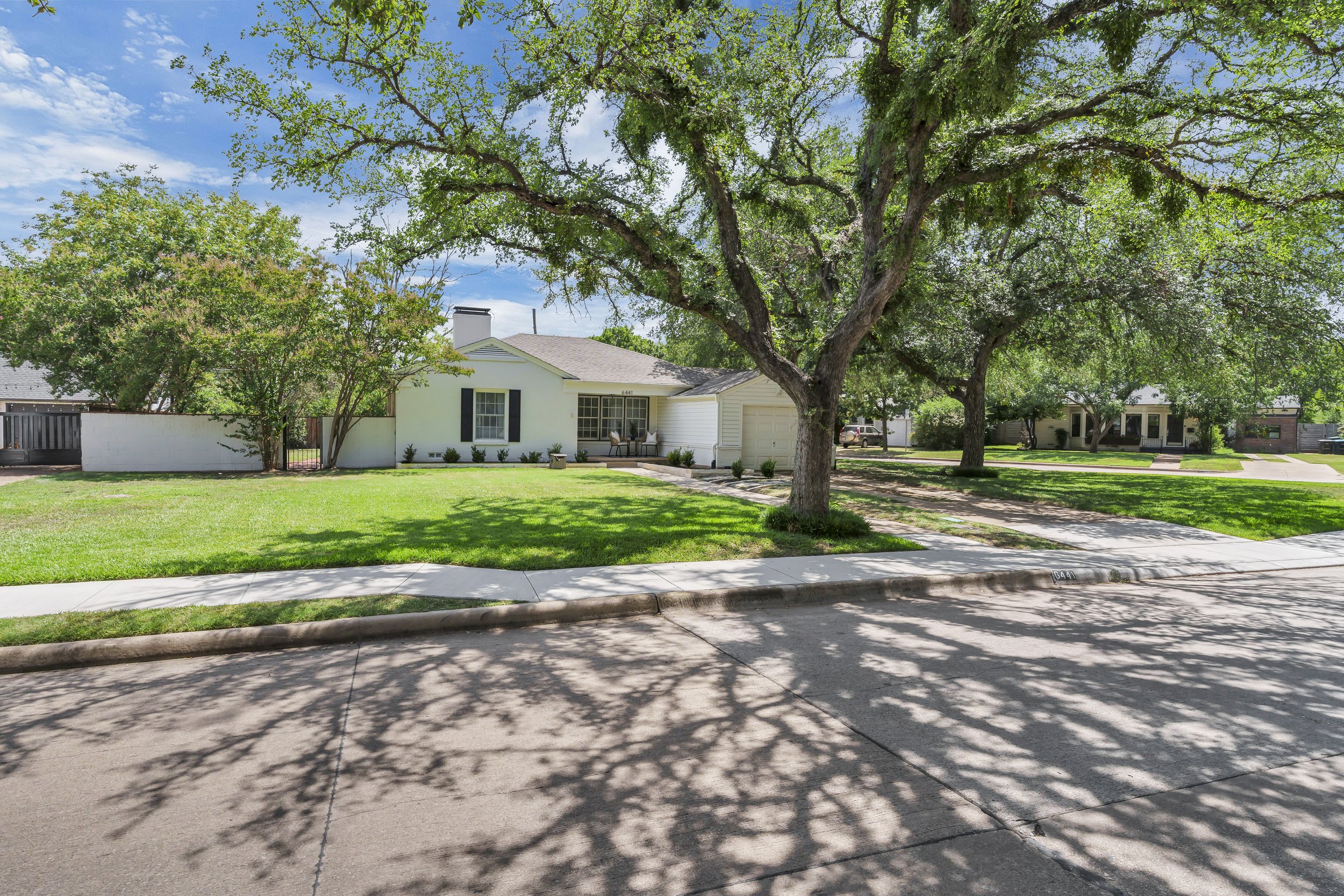 01-Modlux.Media.6441 Locke Ave_DSC09243.jpg