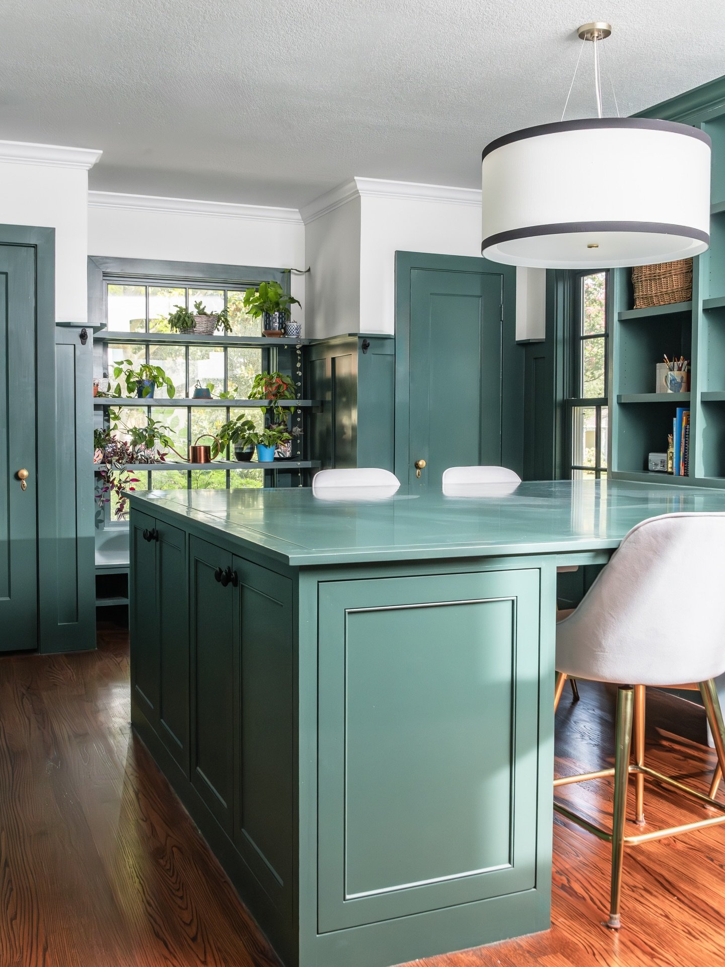 No one mourns the old spaces 💚🩷

They have been changed ✨for good✨ wouldn&rsquo;t you agree? 

#FinePointHomes #DFWConstruction #DFWHomeRenovation #TexasHomeBuilders #Wicked