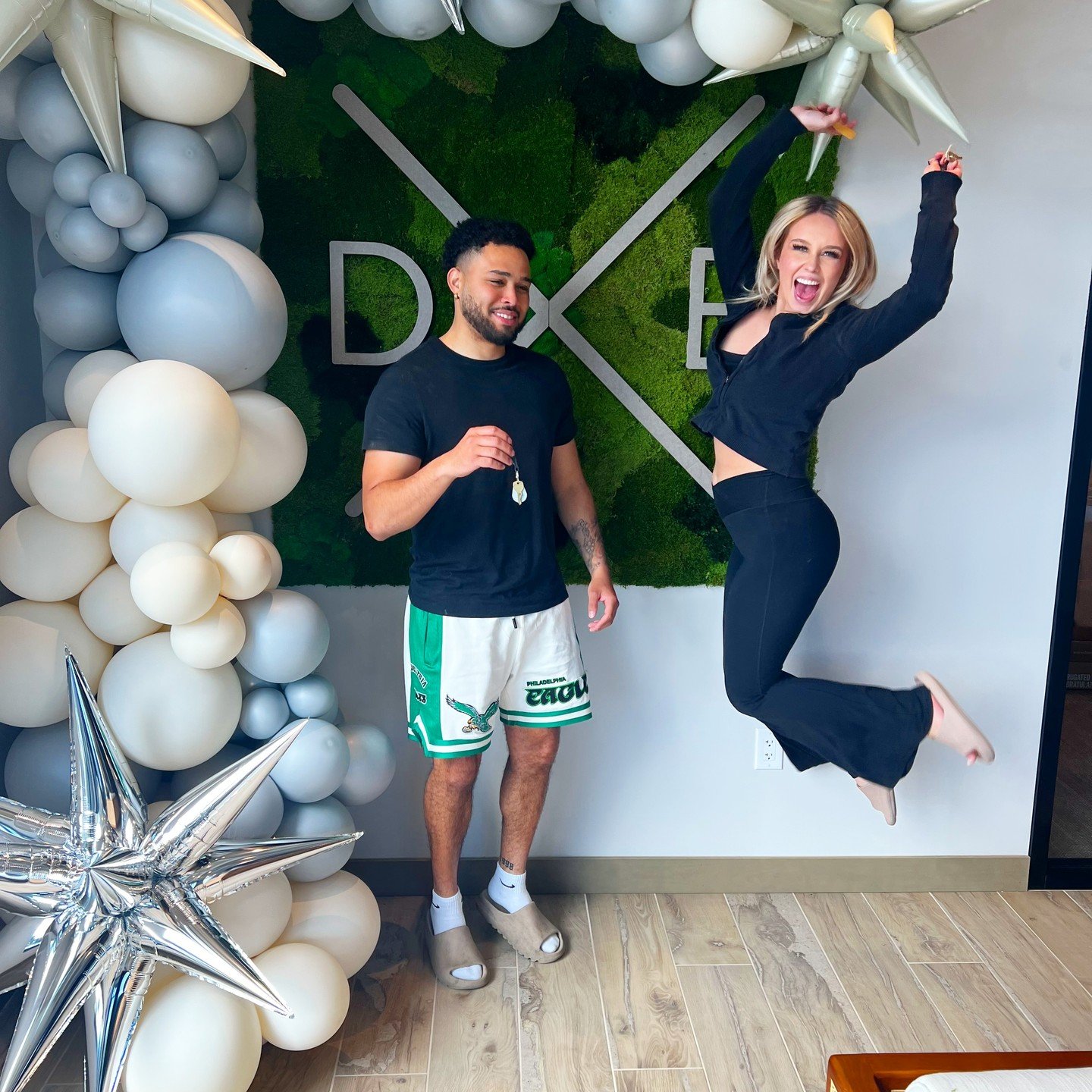 That move-in day feeling 🎉 Excited to extend a warm welcome to all our new residents at The Darby! Today we celebrated 7 move ins and can't wait for many more to join our community. 💚

🔑- Secure your spot with us today, and this could be you! 
#ho