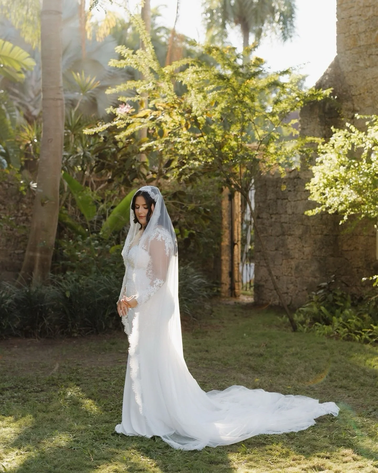 Surrounded by history and timeless beauty, this couple said &ldquo;I do&rdquo; at the breathtaking Plymouth Congregational Church. A perfect beginning to their forever. 💍❤️