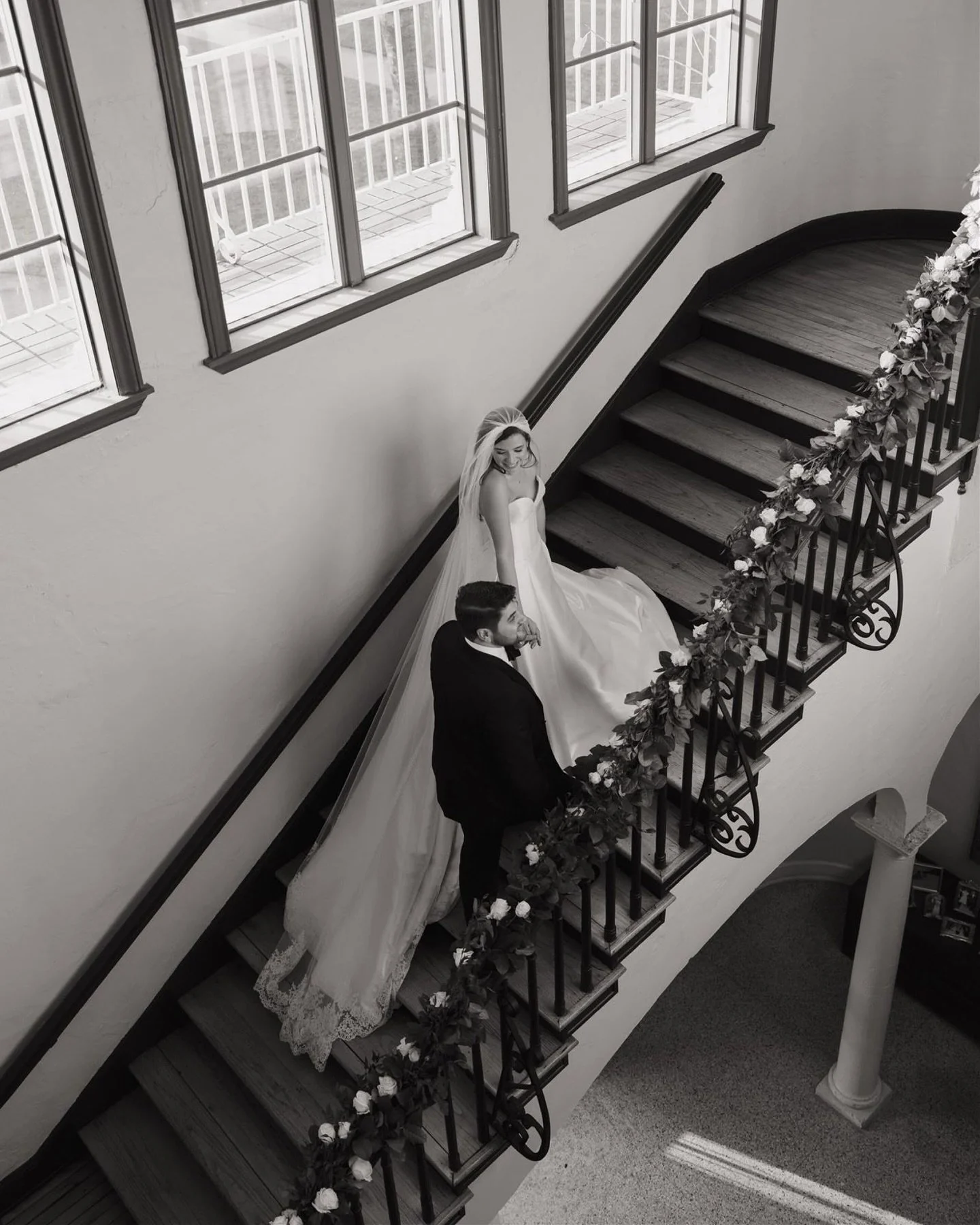 ✨ A beautiful love story at Comber Hall ✨ Celebrating this amazing couple as they begin their forever surrounded by timeless charm and elegance. 💍💕