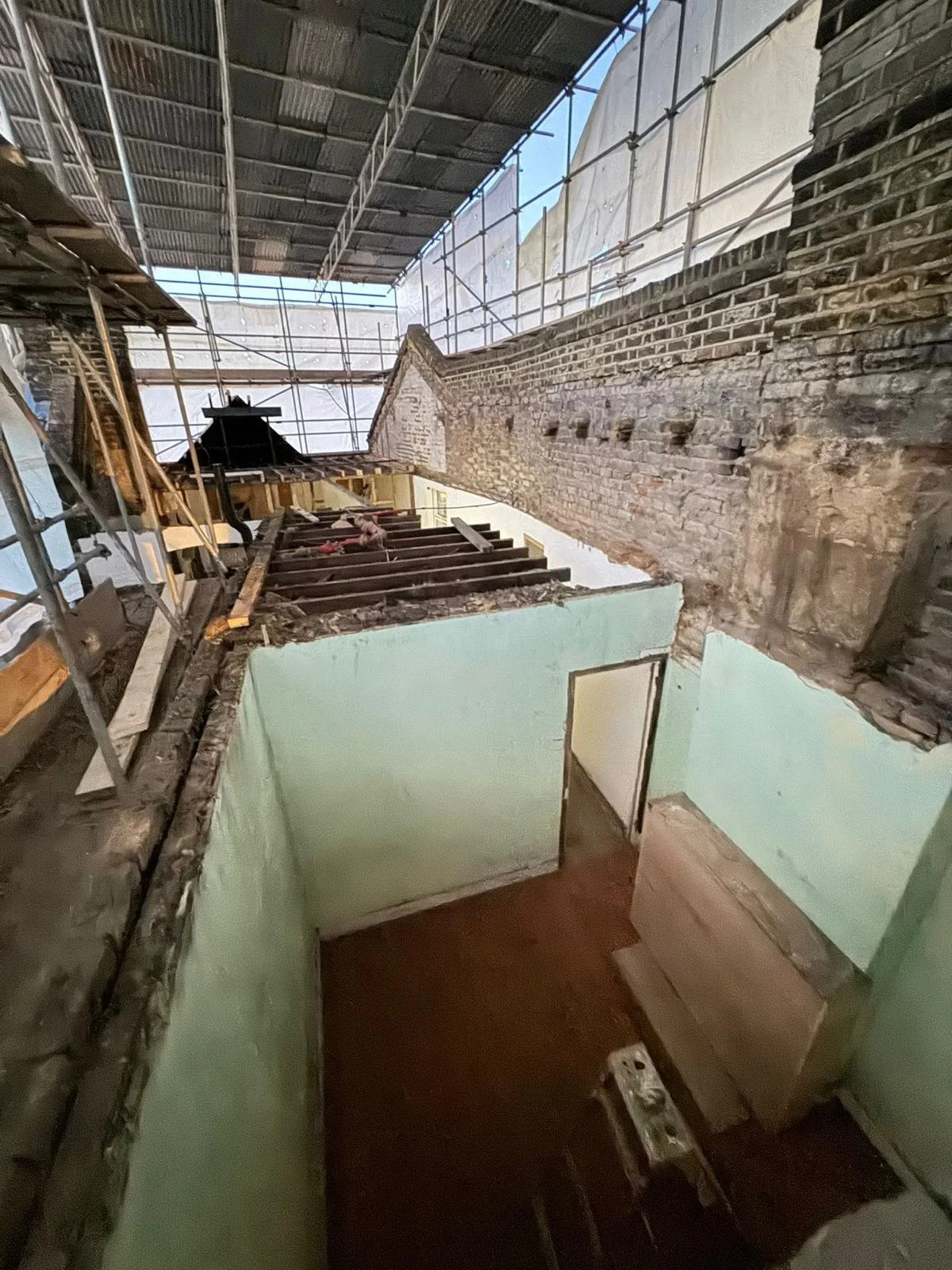 WhatsApp Image 2025-12-15 at 19.41.31 (4).jpeg