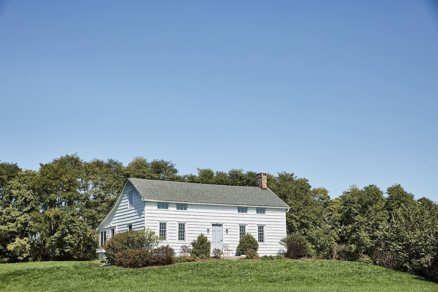 The Breathe Deep Farmhouse is live! A perfect place for a weekend stay, featuring views of our fields and beautiful decor. Link to book in our bio. #hudsonvalley #organicgrains #regenerativeorganic