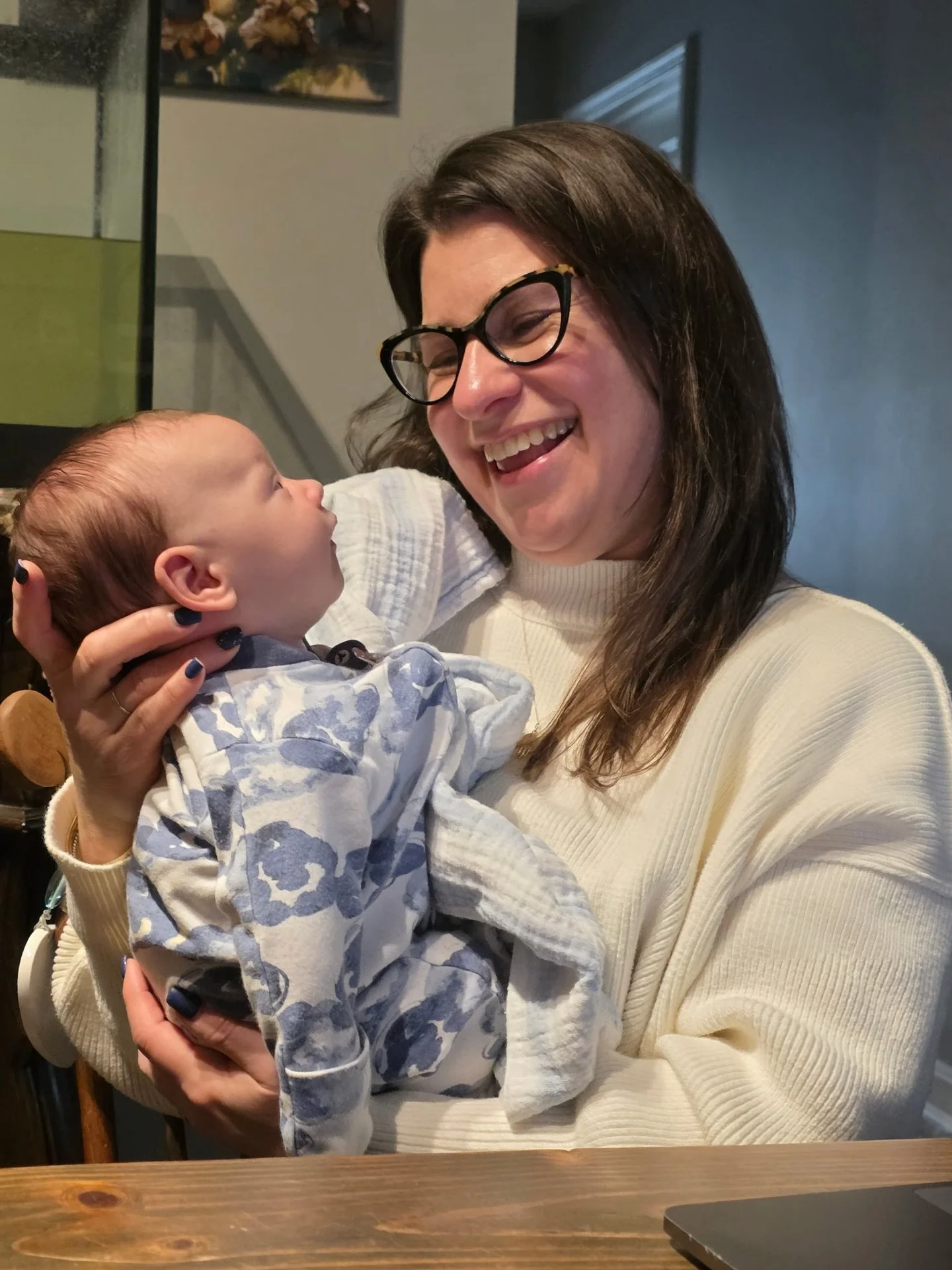 Reason number 18 to love our midwifery care: I️ come to YOU for four #postpartumhomevisits in the first six weeks after your birth. 

Let me bundle up and drive in this frigid, snowy weather to you while you stay cozy at home with your baby! 

❄️☃️🩵