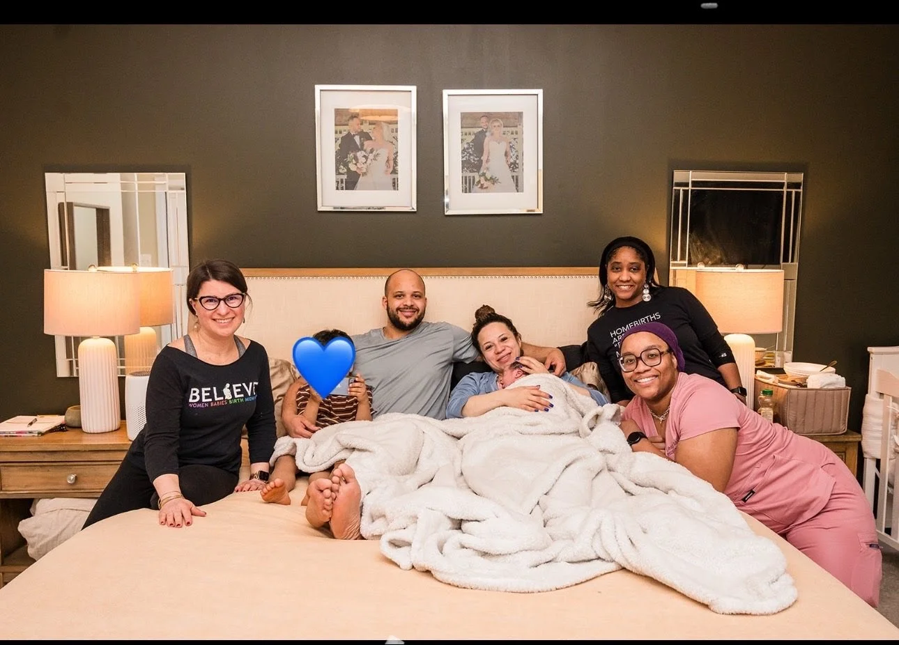 immediate postpartum photo with midwife and birth team and family in bed
