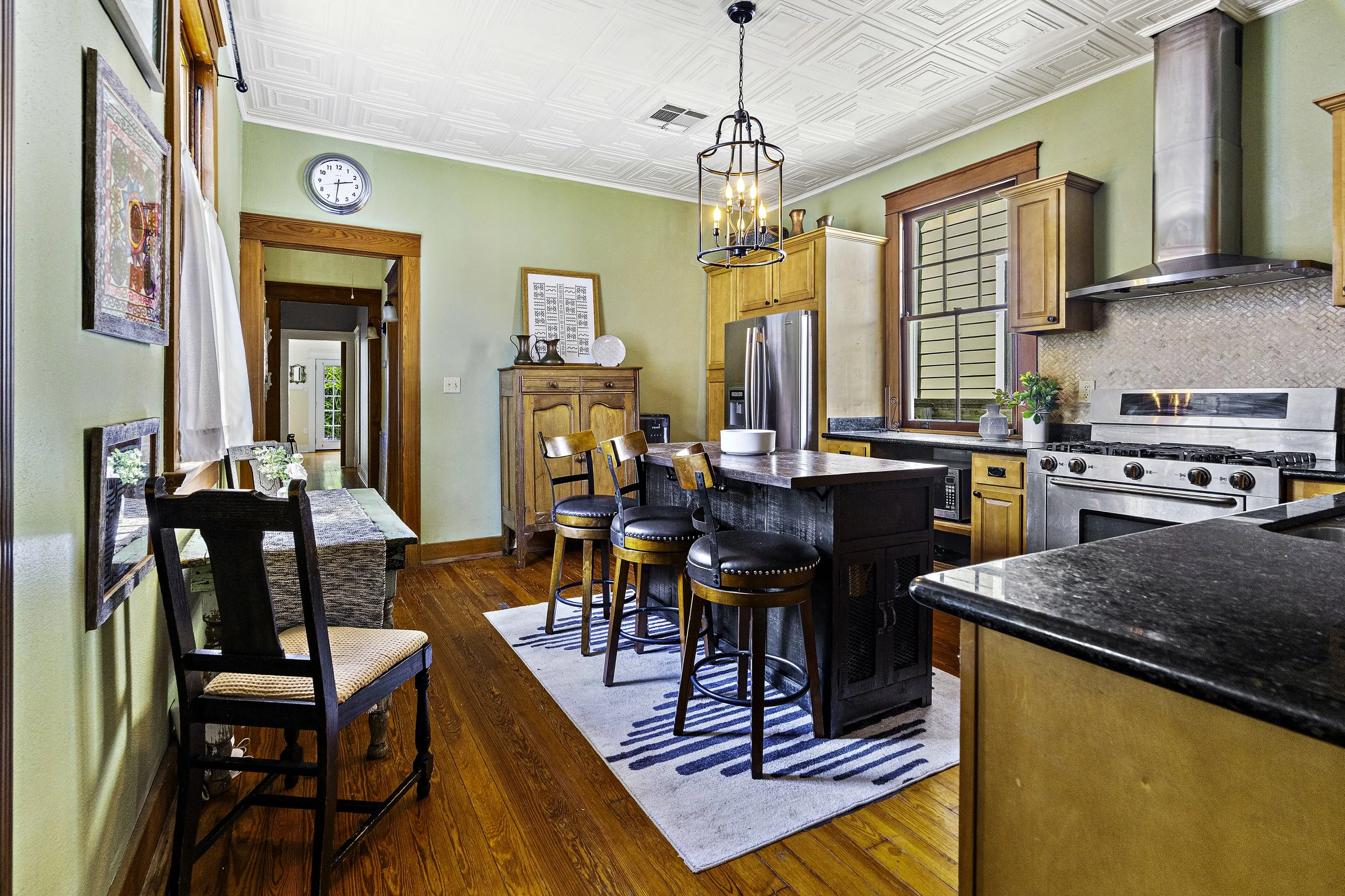 HDR vs. Standard Real Estate Photos: How Better Lighting Creates a Stronger First Impression