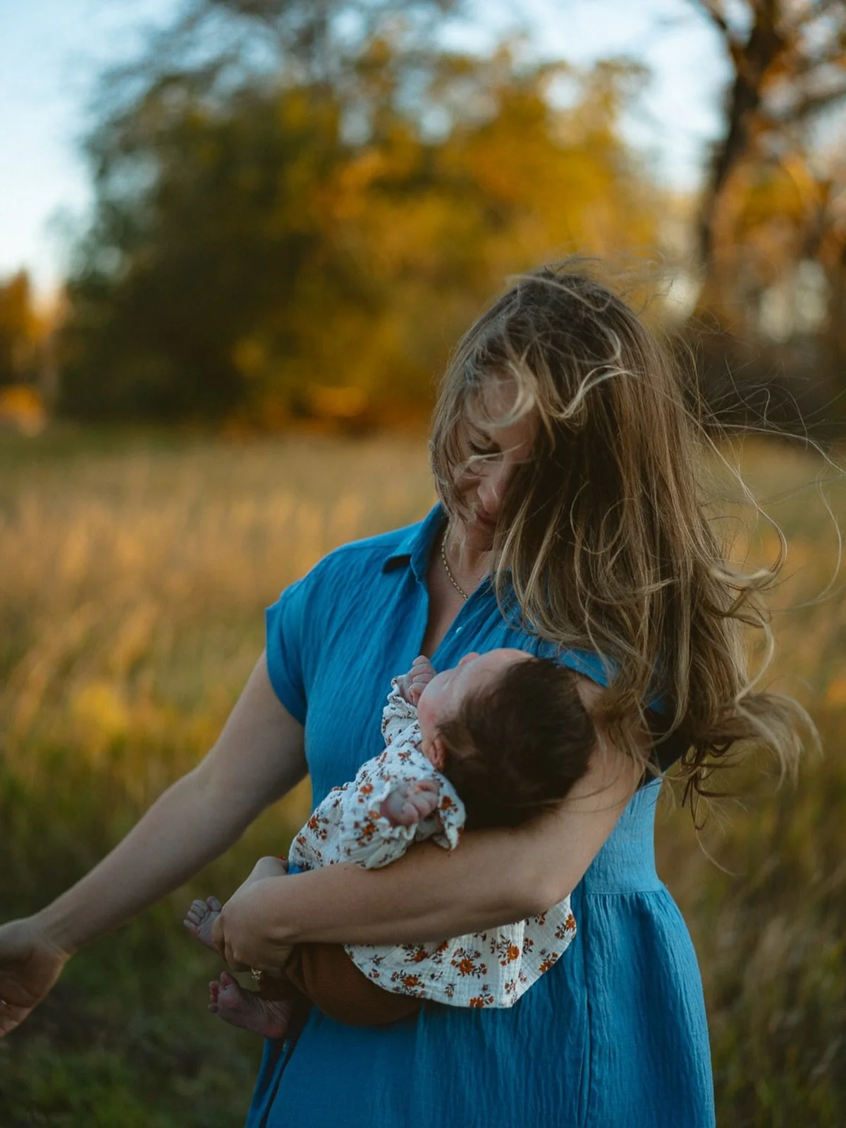 Mothers and their children. I can&rsquo;t get enough. I think they are one of the most beautiful things in the world and I will never tire of photographing them. 

Here is the beautiful @hvr2009 with her Harper.