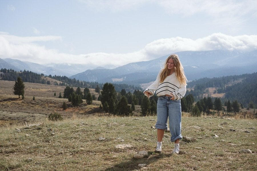 When you force your teenage daughters to hike up a &lsquo;mountain&rsquo; for a photoshoot.

@jenniebibbins