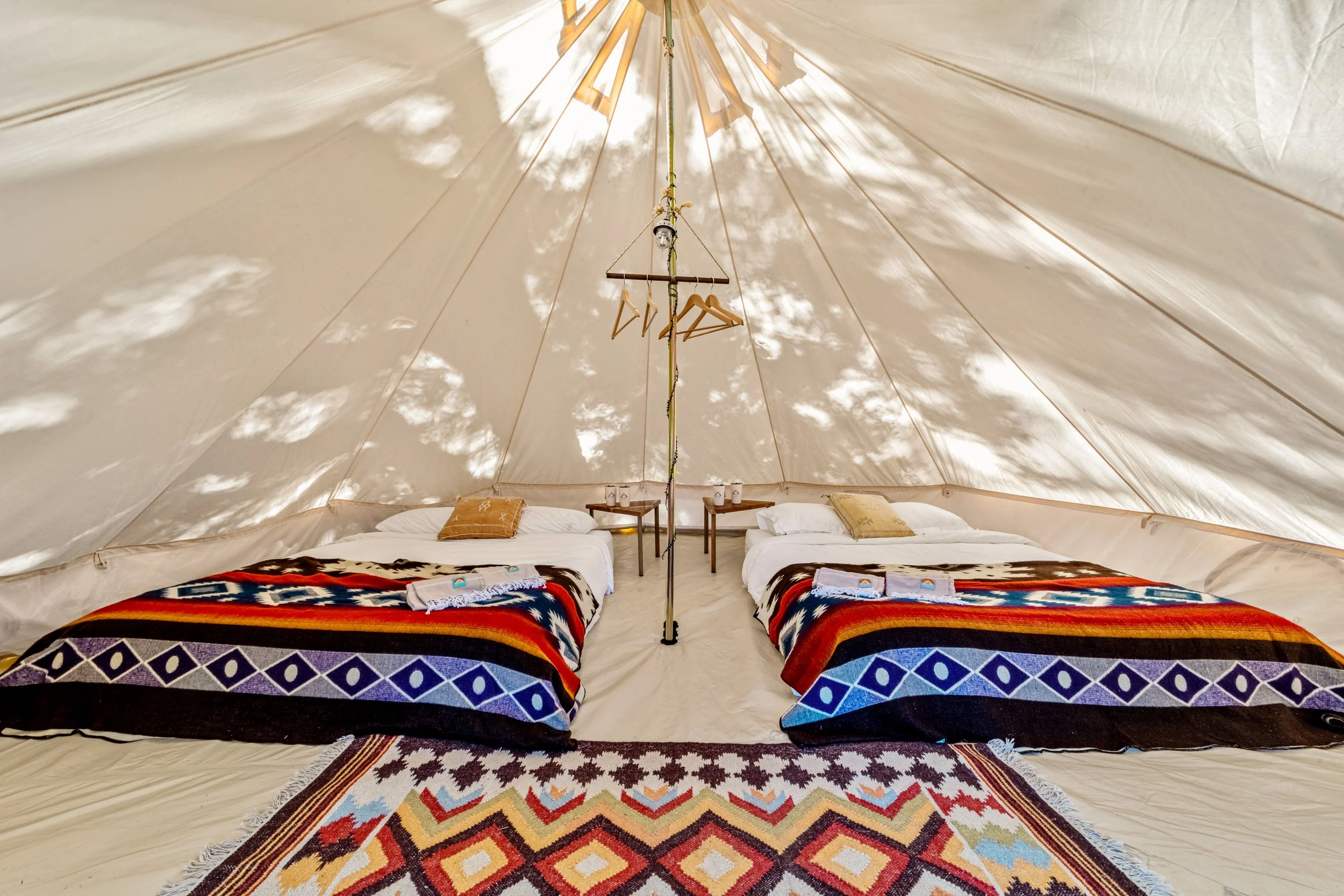 Glamping vs Camping: The Complete Guide to Choosing Your Perfect Outdoor Experience