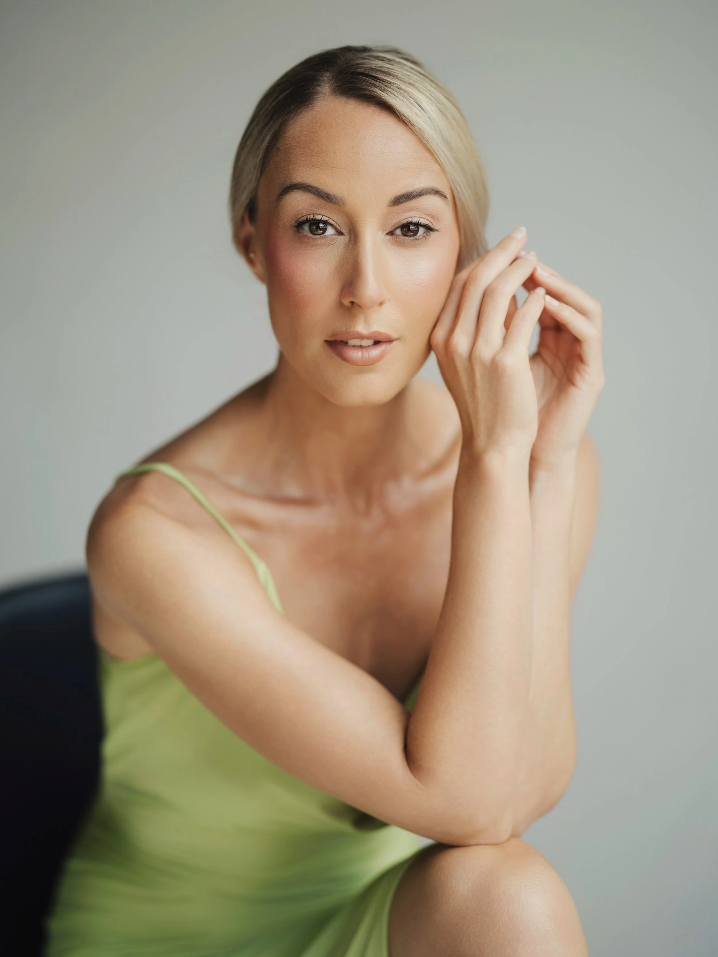 Kinda Chic Posting Just One Photo💚
&bull;
📸 @nuru_kimondo 
Hmua @mmusse 
.
.
.
.
.
#modelportrait #modelportfolio #portfolioupdates #studiophotoshoot #chicagostudio
