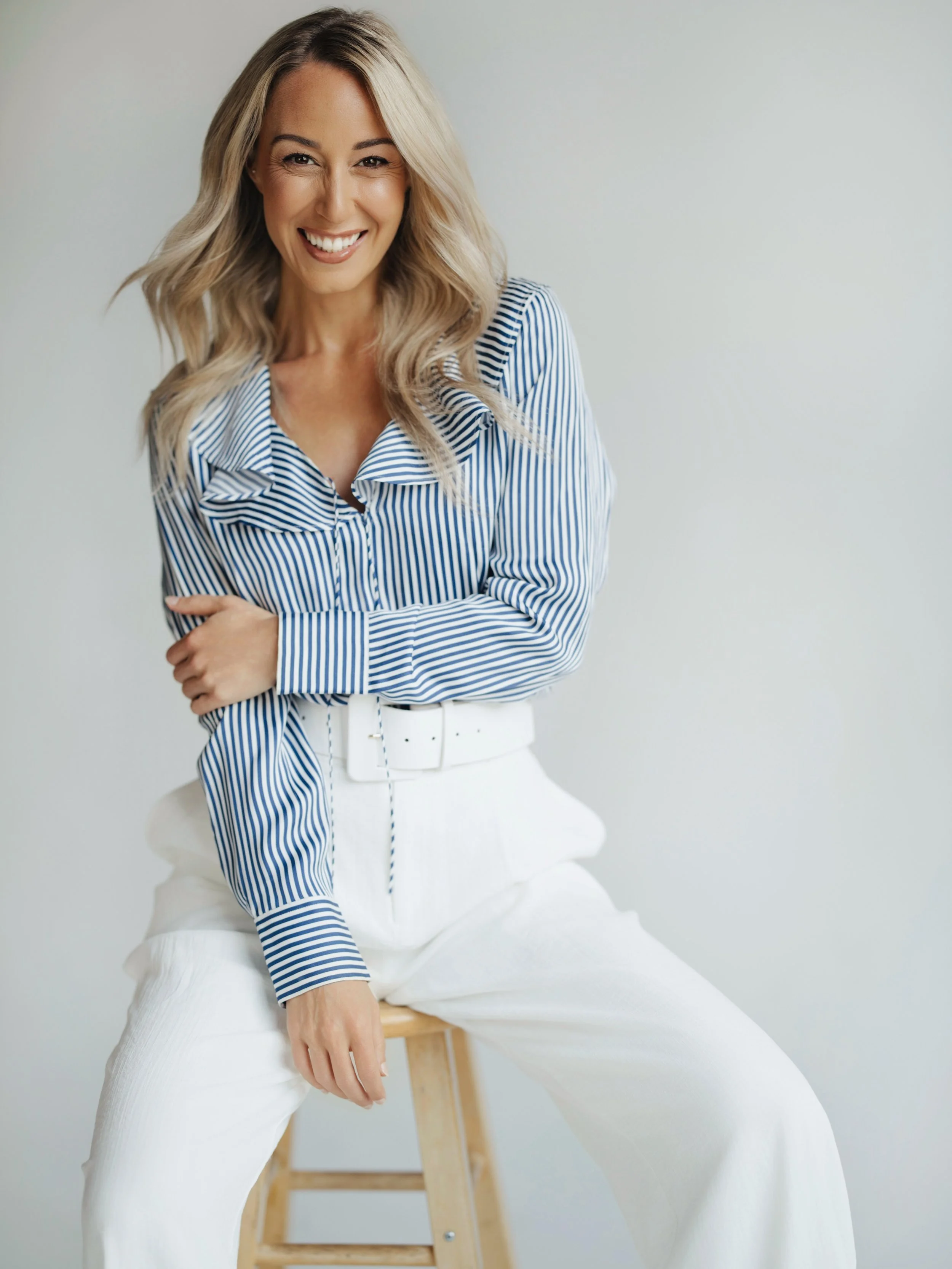 Letting This Thrifted Look Do The Talking 🤍
&bull;
I Love When An Outfit Just Comes Together. 
&bull;
📸 @nuru_kimondo 
💄 @mmusse 
.
.
.
.
.
#thriftedlook #thriftygirl #modelingportfolio #chicagostudio #modeltestshoot