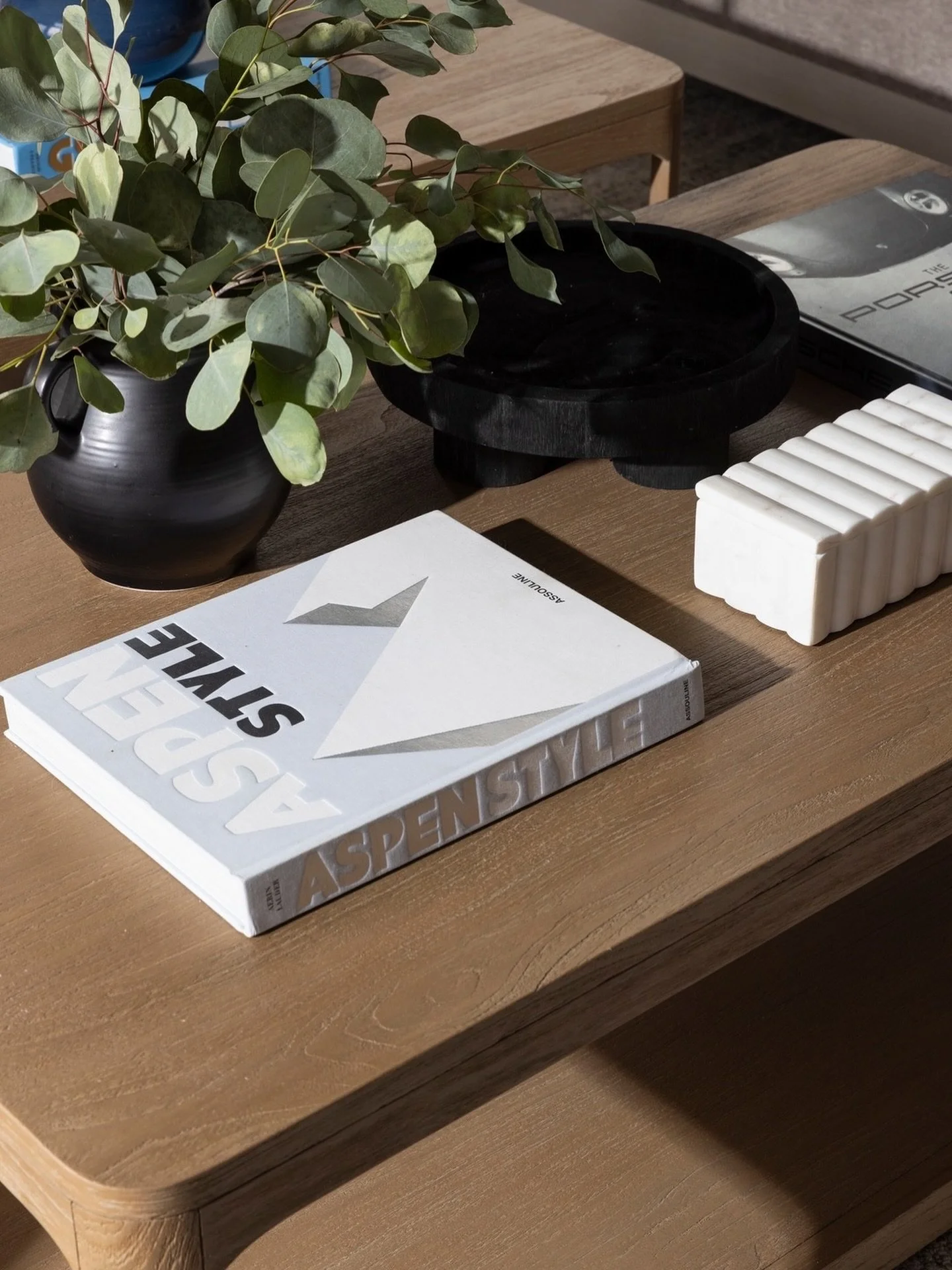 Table styling moment 📚 by the very talented @darcihether