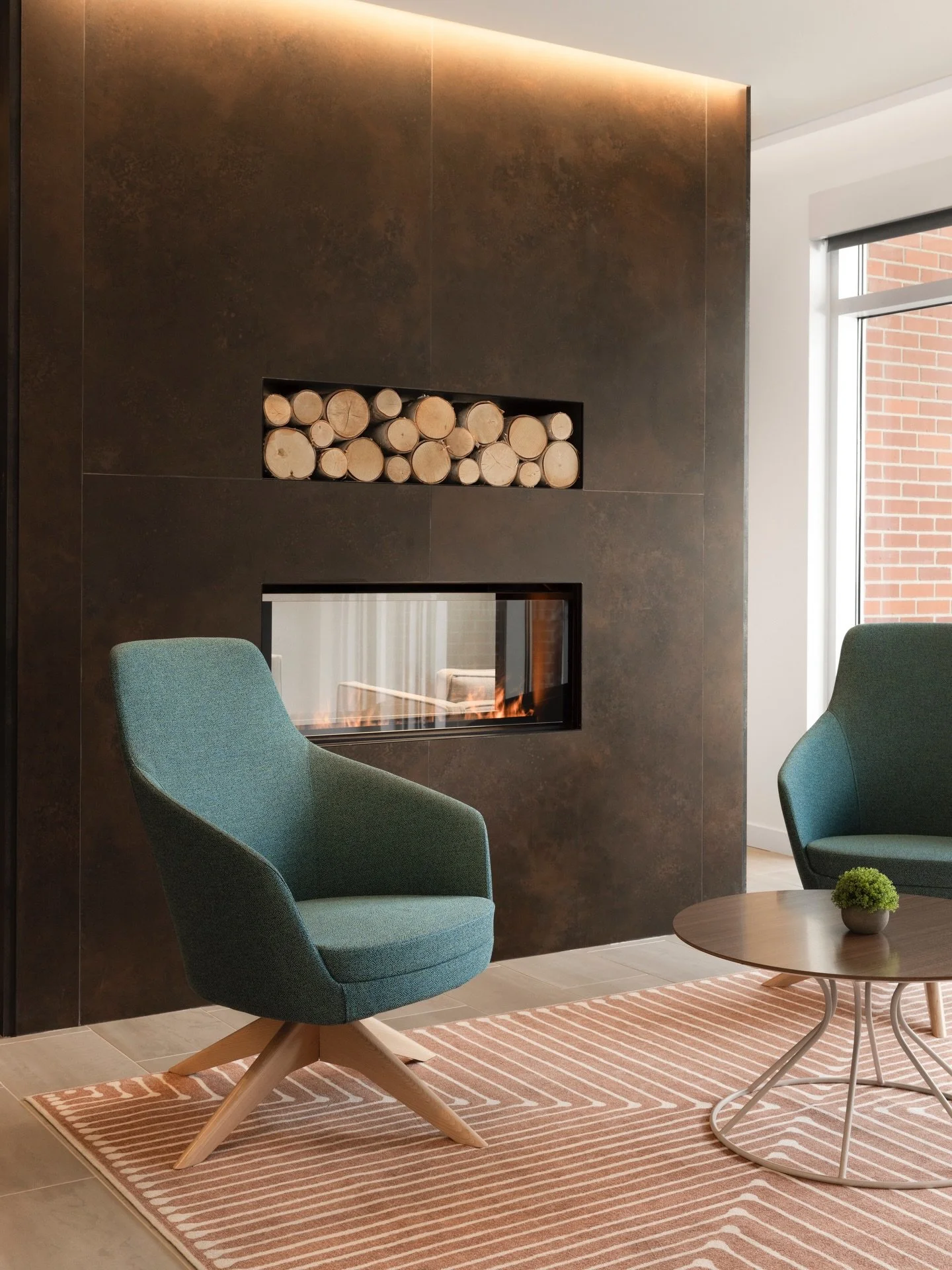 It&rsquo;s giving Mad Men and I am most certainly here for it.

Shot for @clunegc