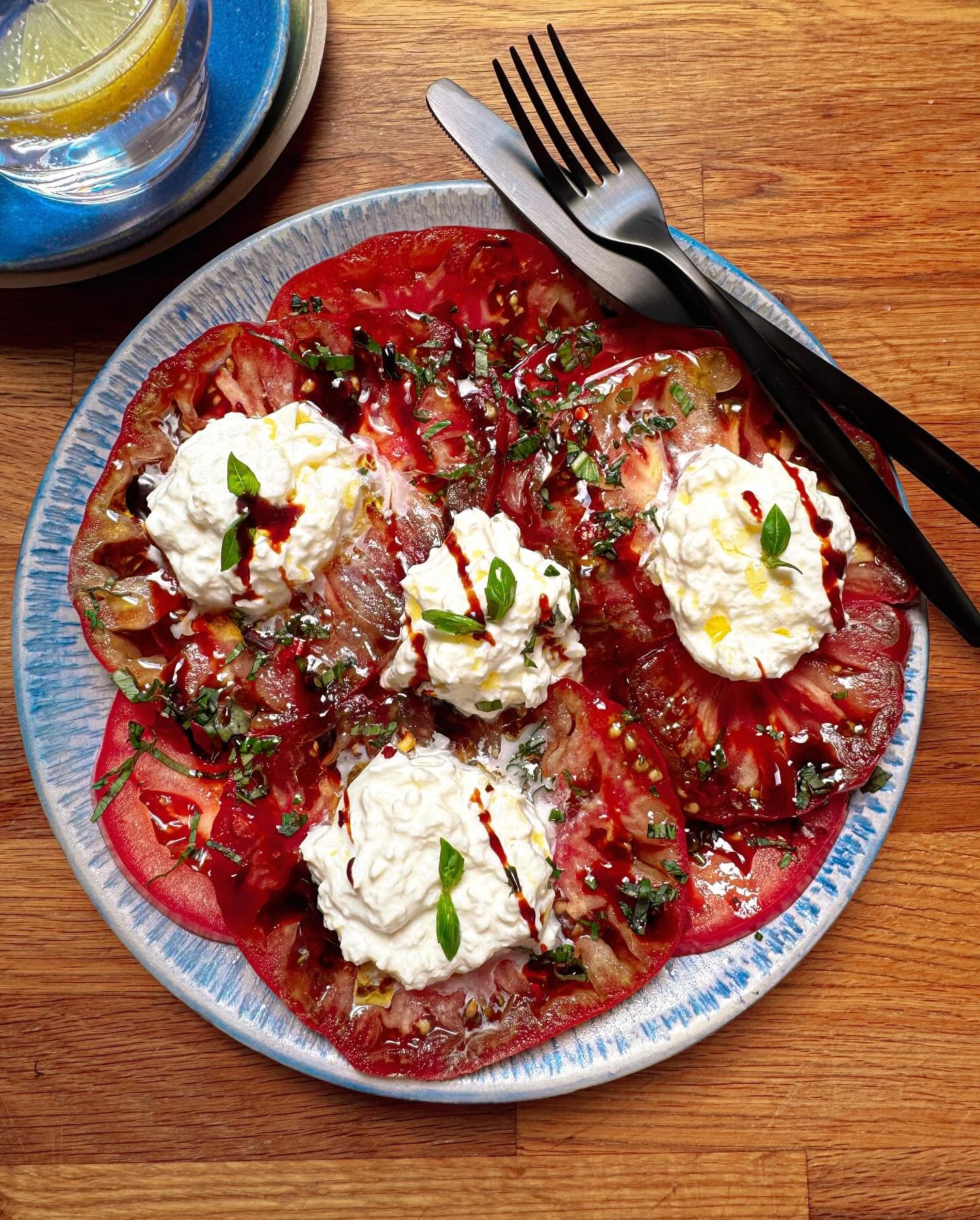 Heirloom Tomato with Burrata &amp; Fresh Basil

Happy Sunday, friends! Just a simple &amp; seriously delicious little Sunday treat. I had a few heirlooms that were desperately in need of devouring&mdash;so with the summer heat sizzling &amp; absolute