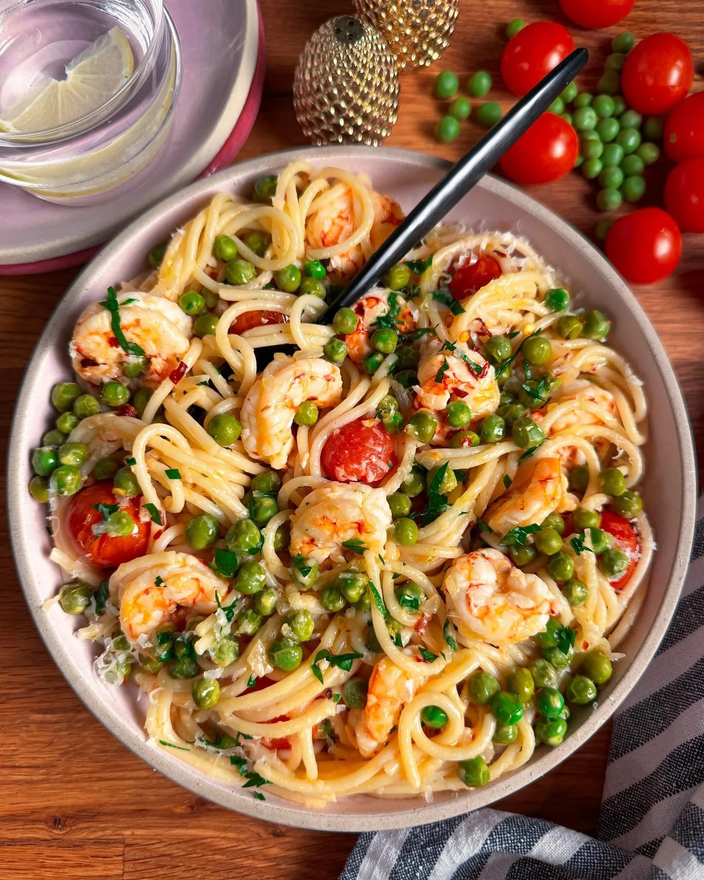 Fridge Raid Scampi 

Happy Autumn Equinox, friends! In honor of the season shift &amp; me needing to raid the ol&rsquo; fridgeadar&eacute;&mdash;I give you: Fridge Raid Scampi. It&rsquo;s got all the essential scampi flavors, but let&rsquo;s be real&